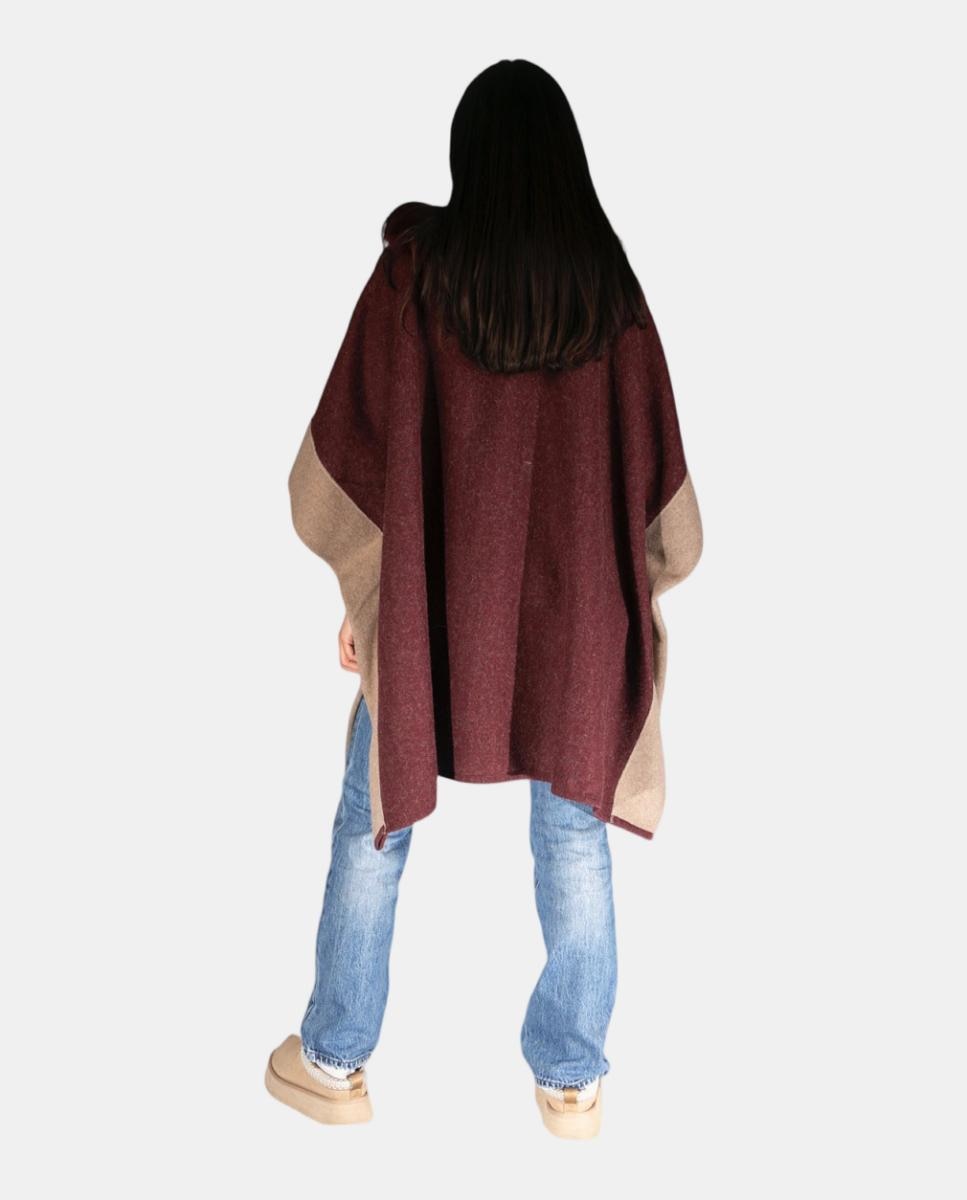 Capa Tipo Poncho de Tamanho Largo com Bolsos e Gola de Pelo Grená-4