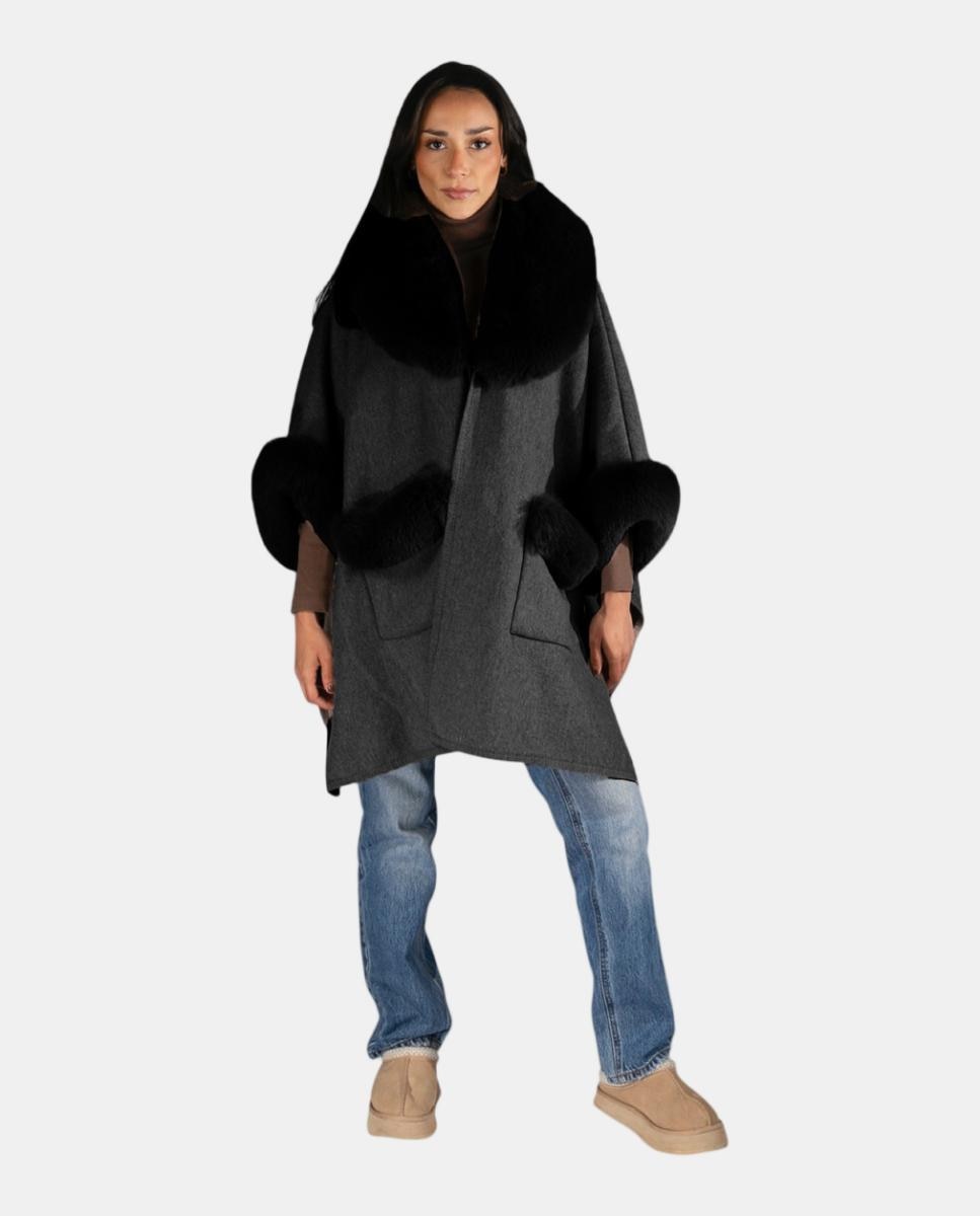 Imagem 0 de Poncho Oversize de Tecido Suave com Gola e Punhos com Efeito de Pelo