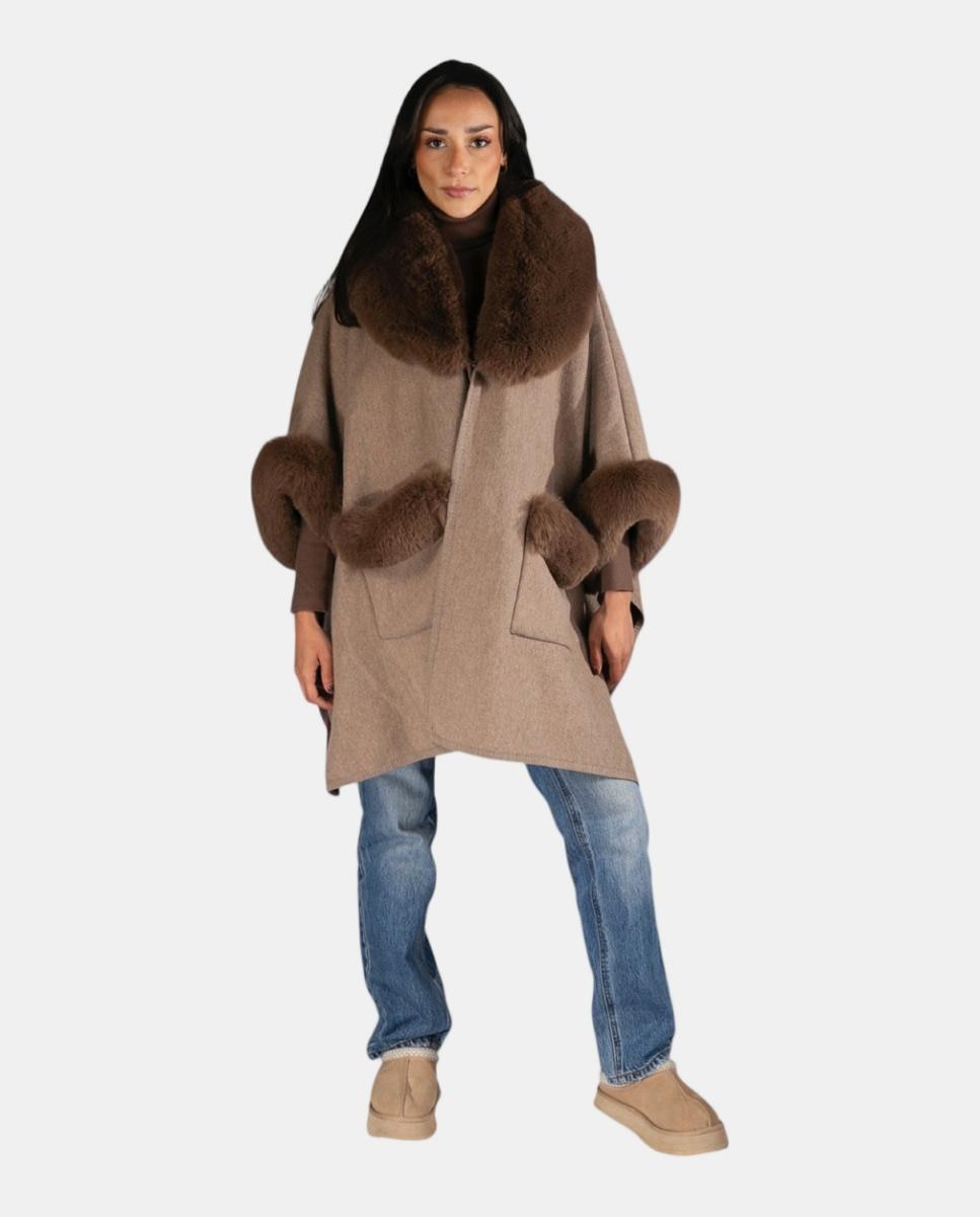 Imagem 0 de Poncho Oversize de Tecido Suave com Gola e Punhos com Efeito de Pelo