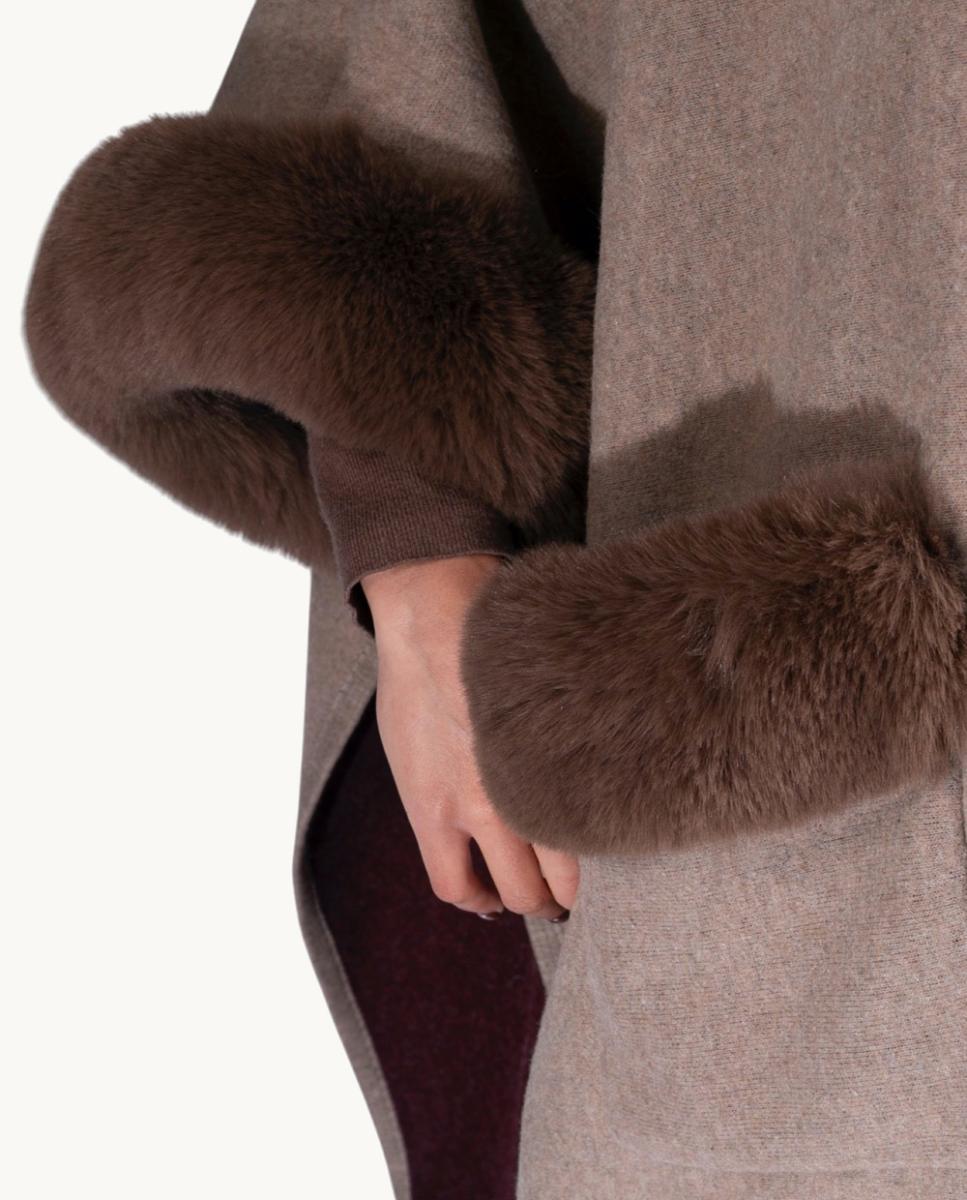 Poncho Oversize de Tecido Suave com Gola e Punhos com Efeito de Pelo Castanho-2