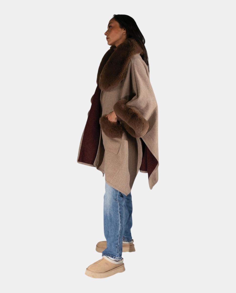 Poncho Oversize de Tecido Suave com Gola e Punhos com Efeito de Pelo Castanho-3