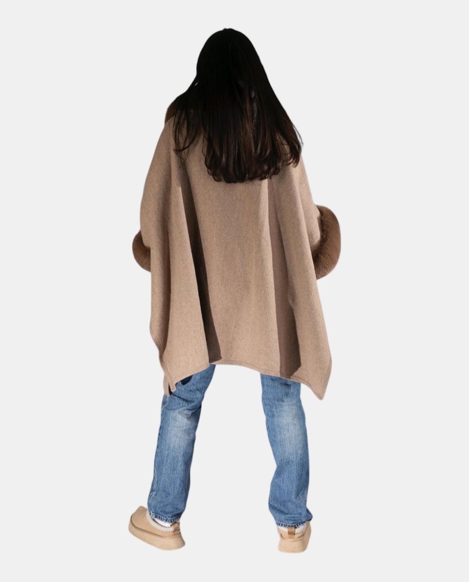 Poncho Oversize de Tecido Suave com Gola e Punhos com Efeito de Pelo Castanho-4