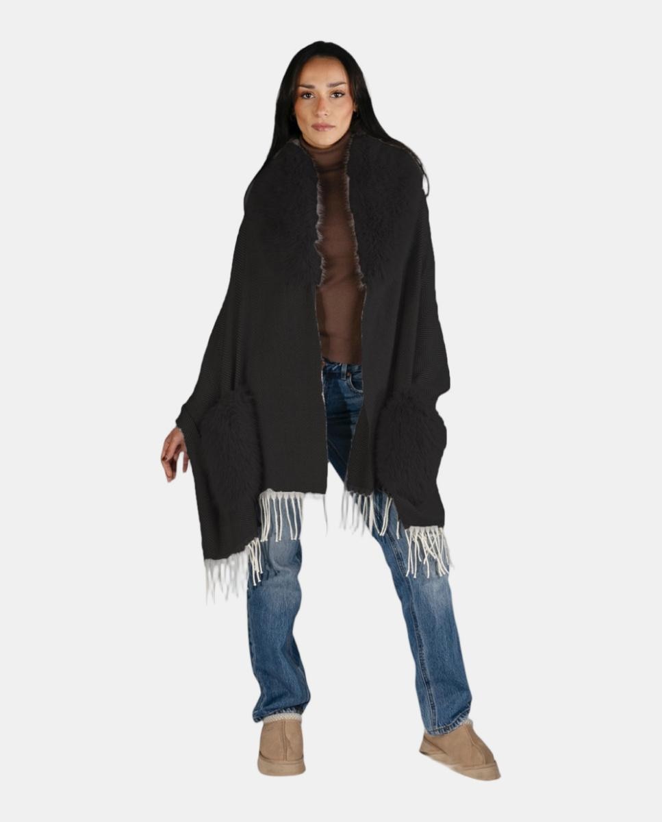 Imagem 0 de Poncho Tipo Capa com Franjas e Detalhes com Efeito de Pelo na Gola e nos Bolsos