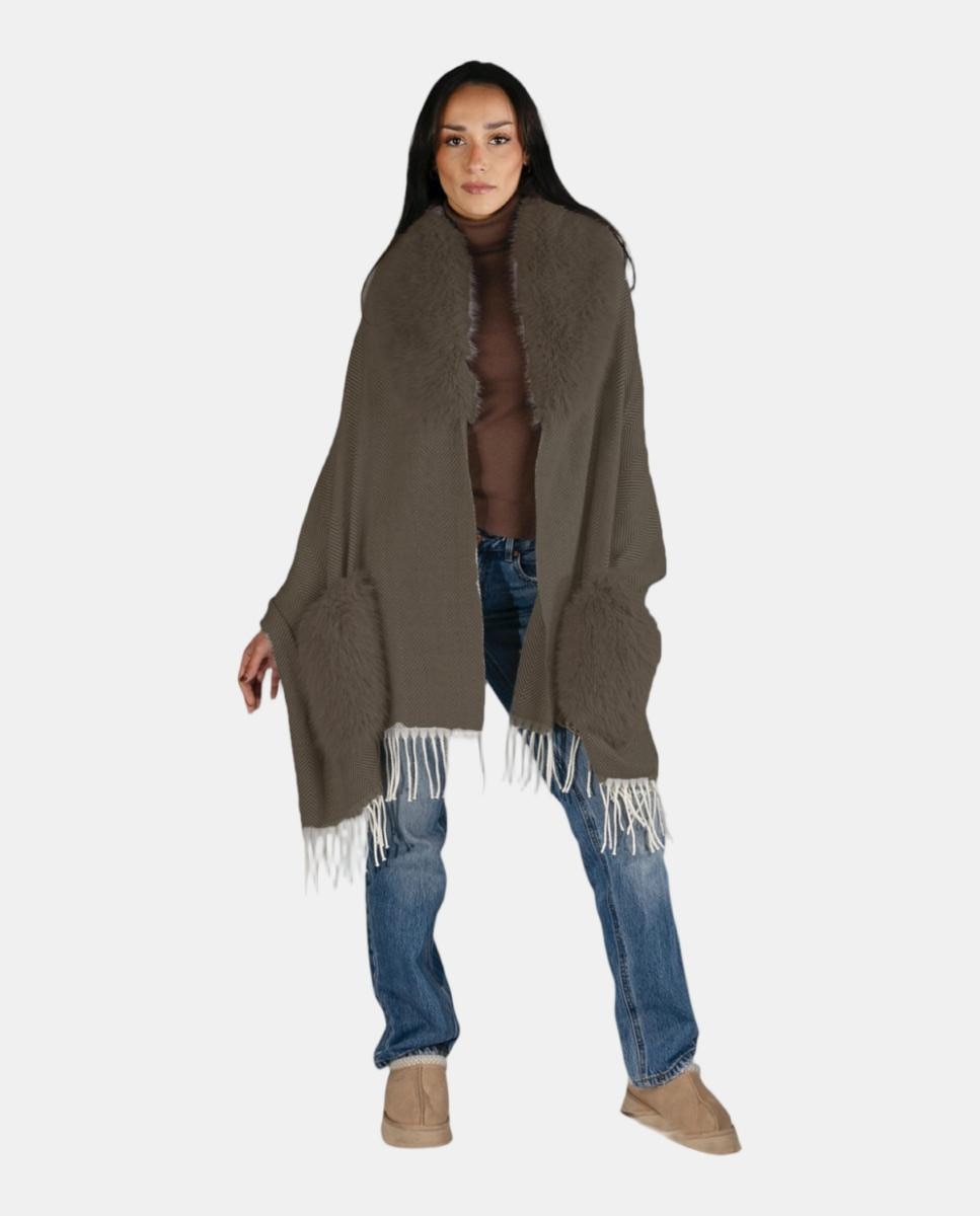 Imagem 0 de Poncho Tipo Capa com Franjas e Detalhes com Efeito de Pelo na Gola e nos Bolsos