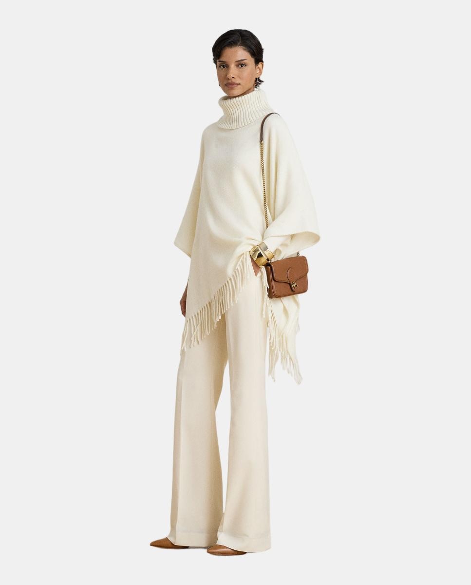 Poncho com Gola Semicisne com Acabamento com Franjas Branco-5