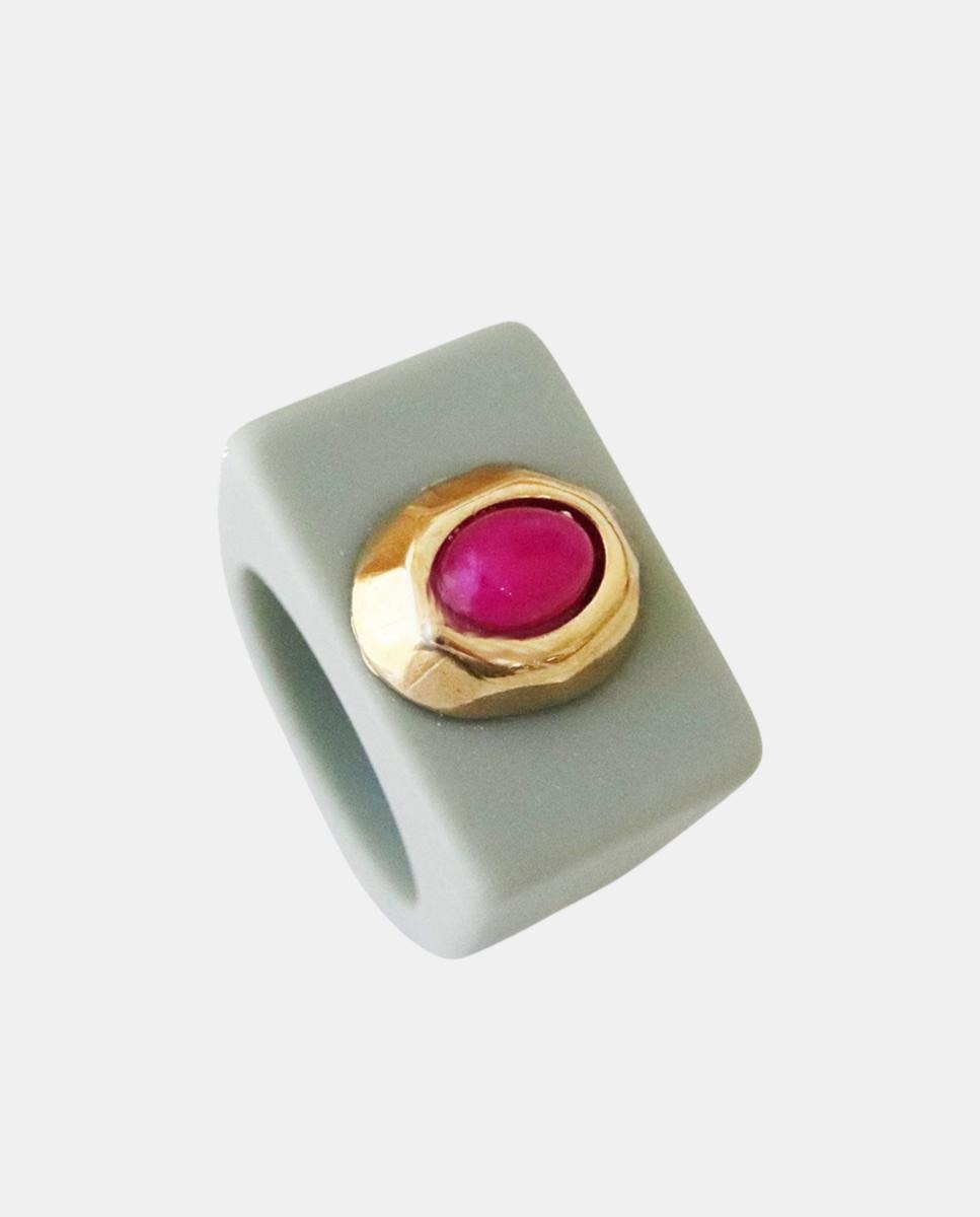 ÉMOLO - Anillol sage con motivo fucsia.