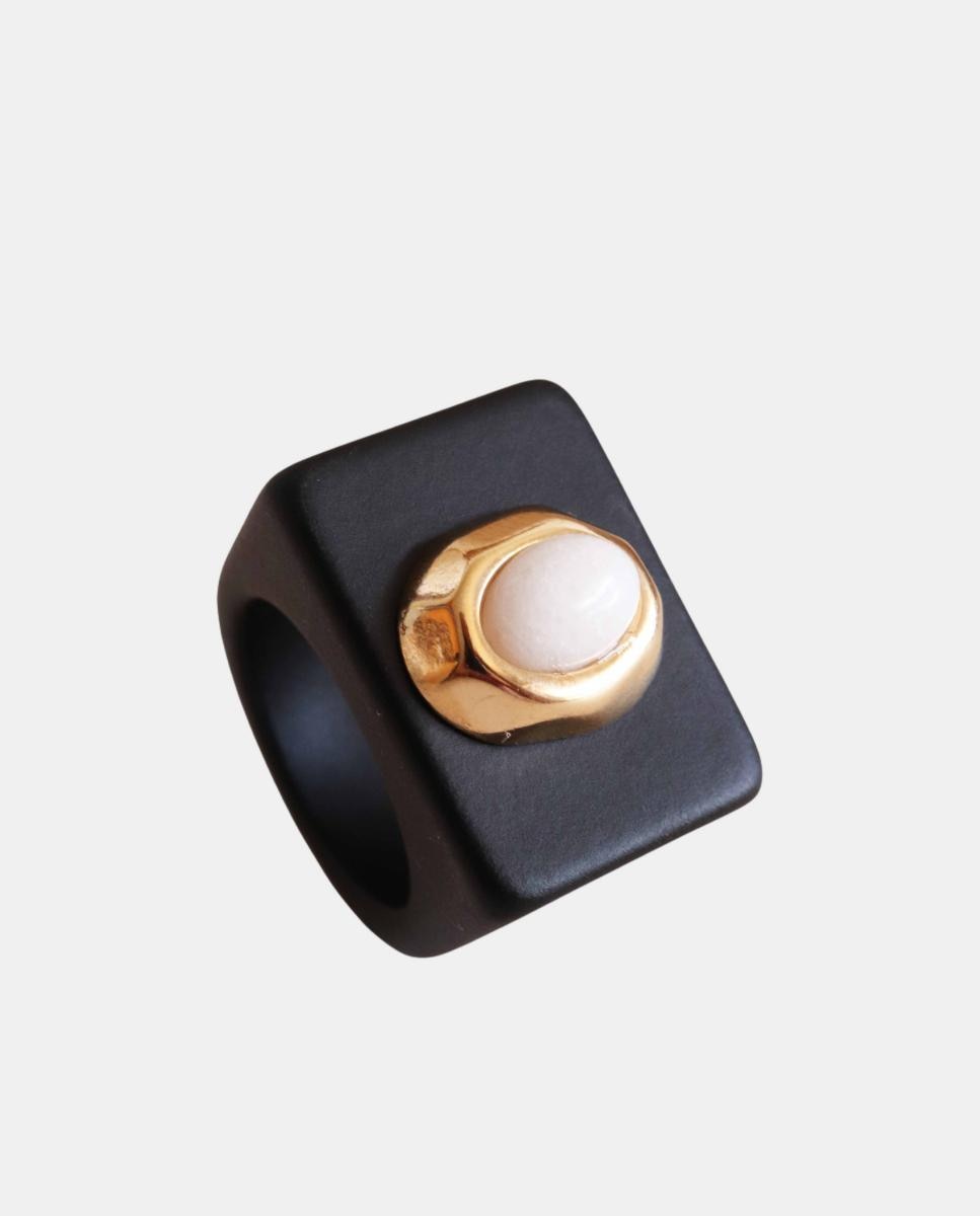 Imagen 0 de Anillo negro y porcelana blanca Negro