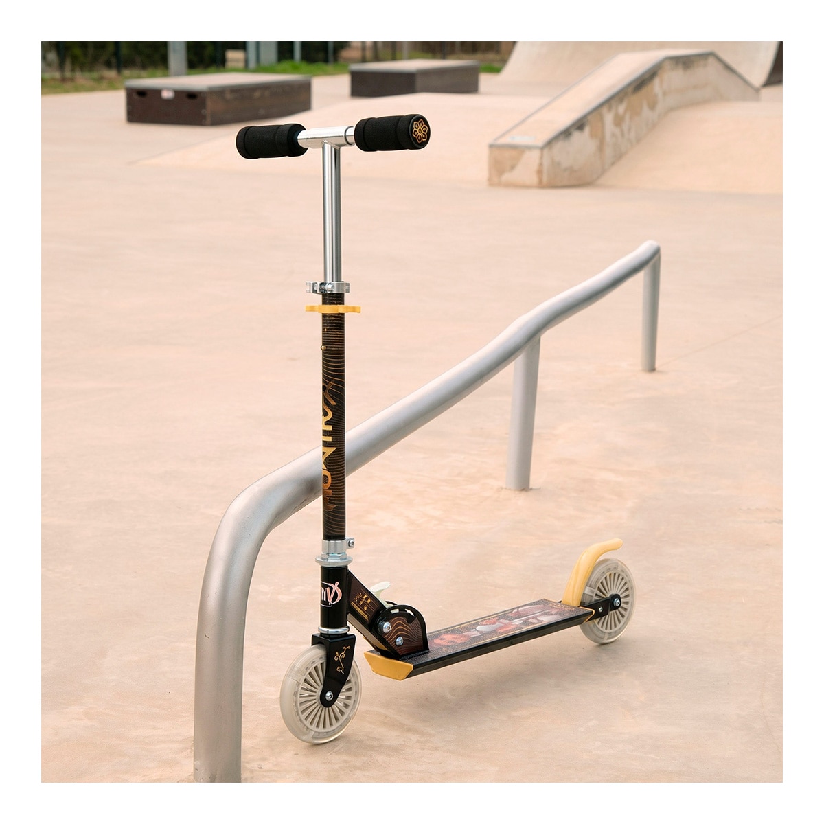 Patinete de 2 ruedas Demon Hunters Exclusivo con ruedas con luz Led Kpop Colorbaby 6