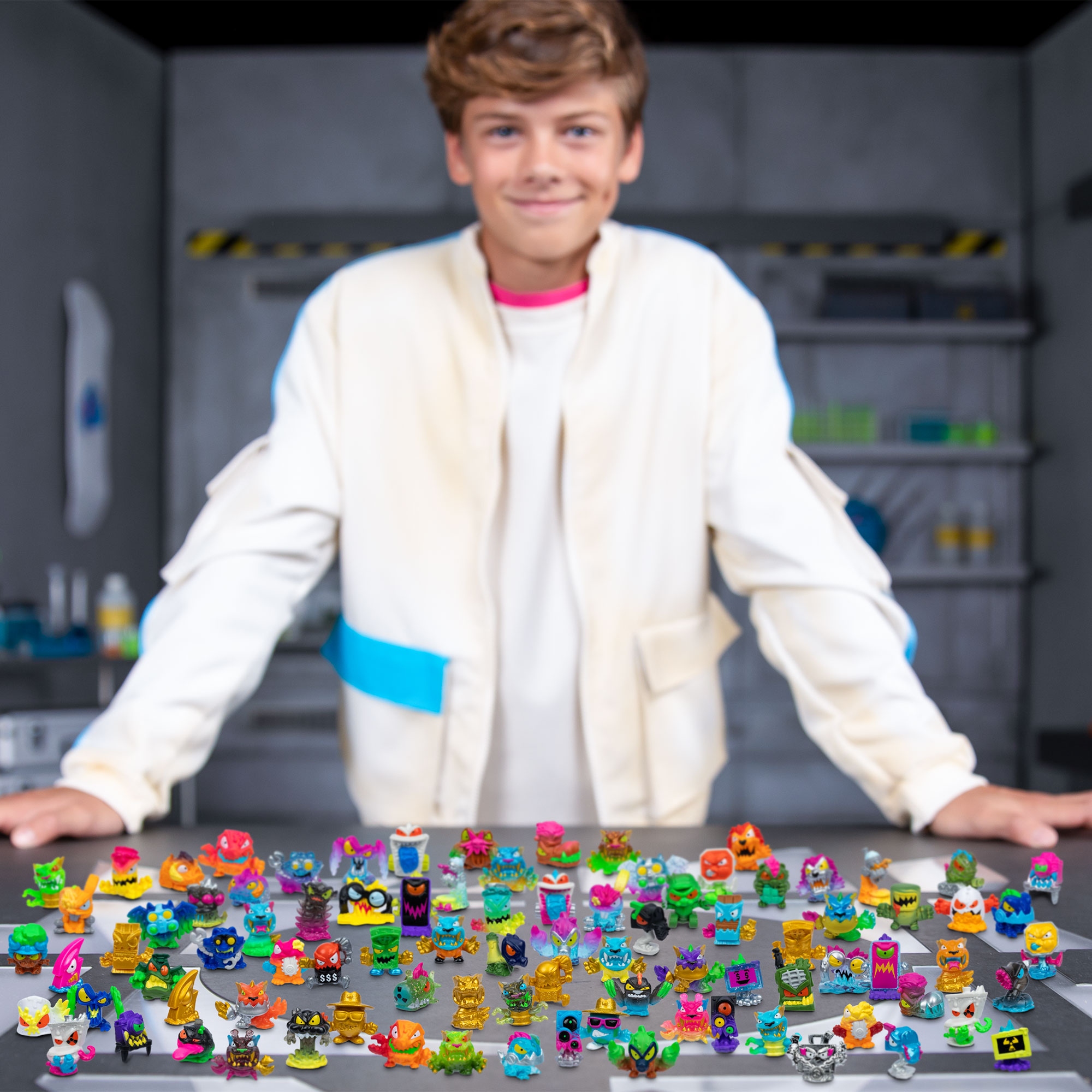 Pack 12 Figuras Swarms Mega Lab Mr. Beast Lab modelos surtidos 7