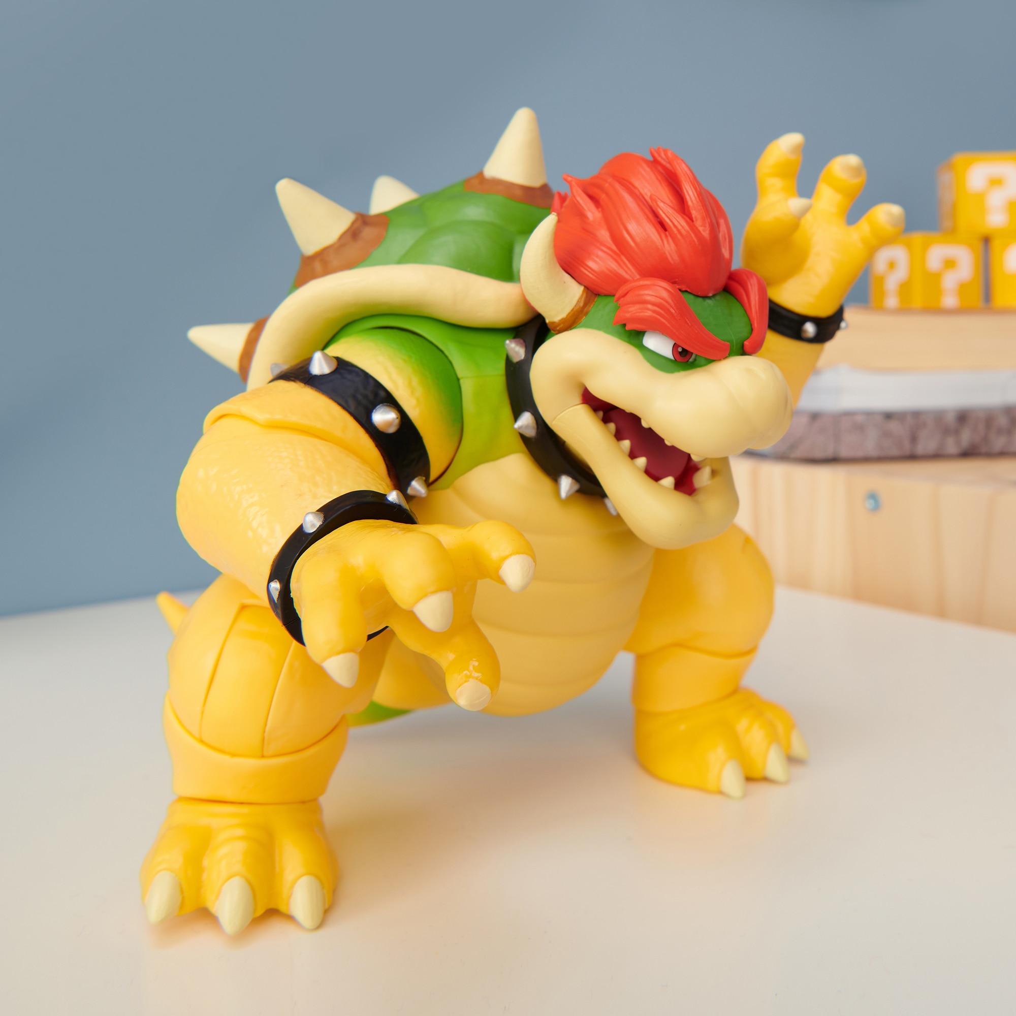 Figura Grande Bowser con funciones  Super Mario Bros La Película 10