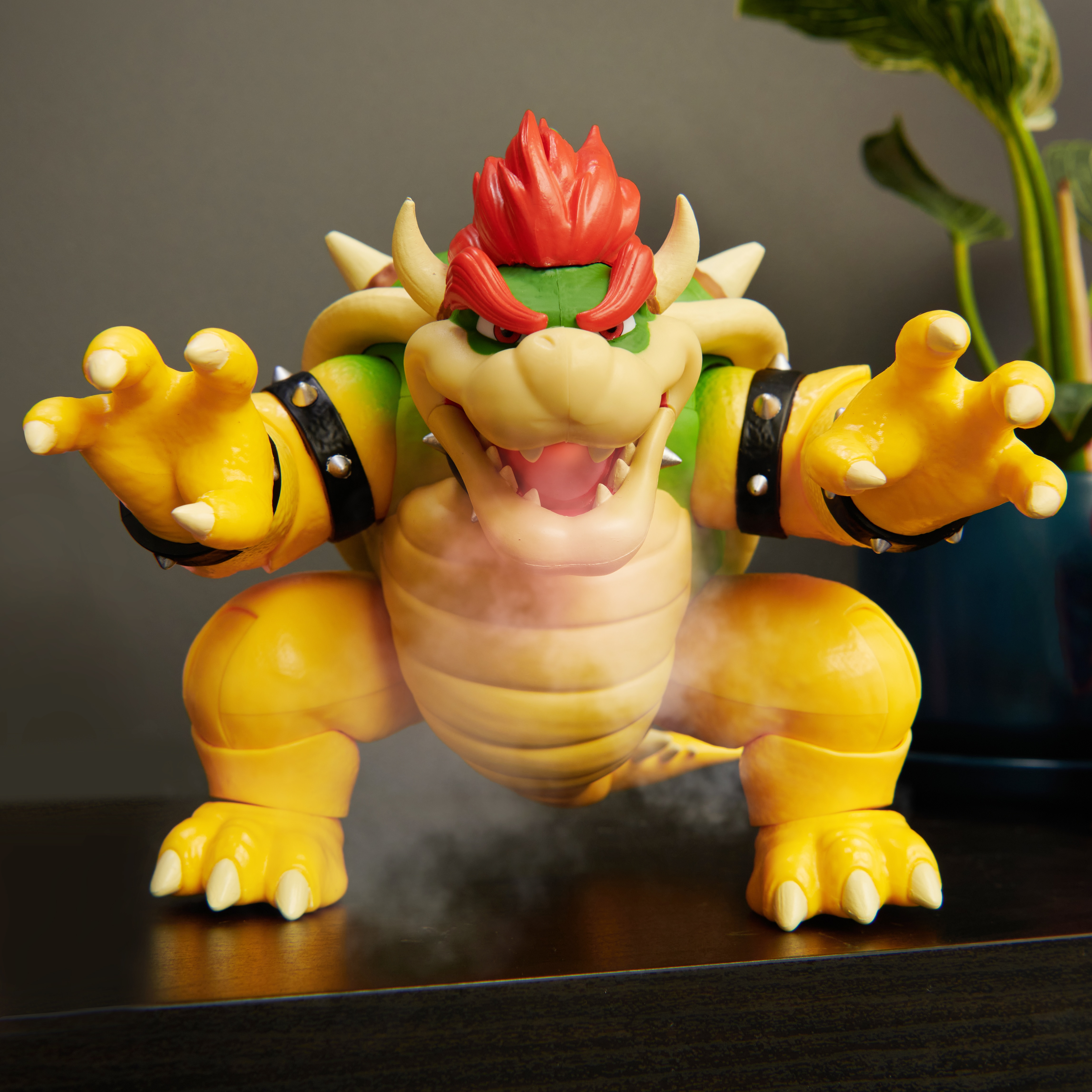 Figura Grande Bowser con funciones  Super Mario Bros La Película 15