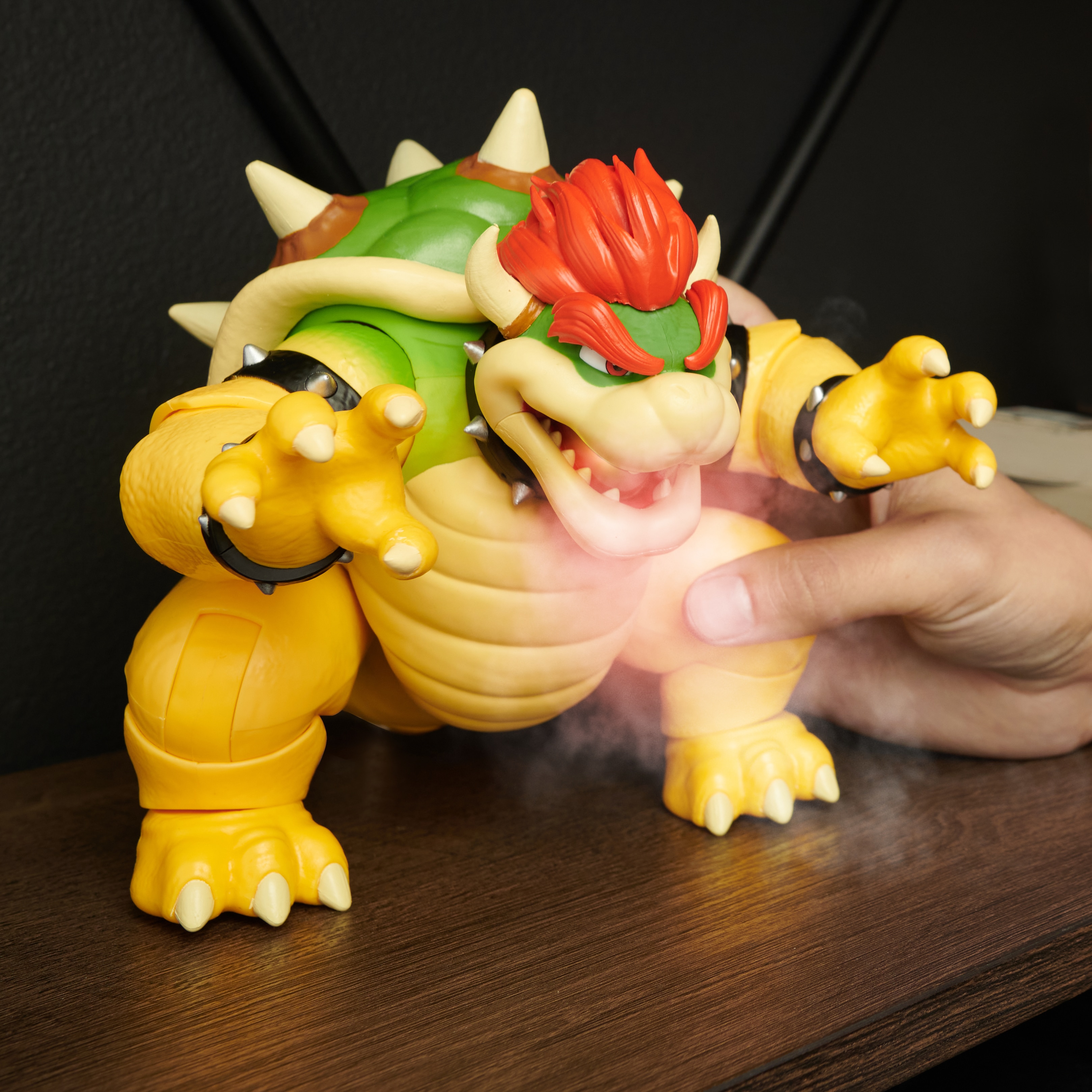 Figura Grande Bowser con funciones  Super Mario Bros La Película 16