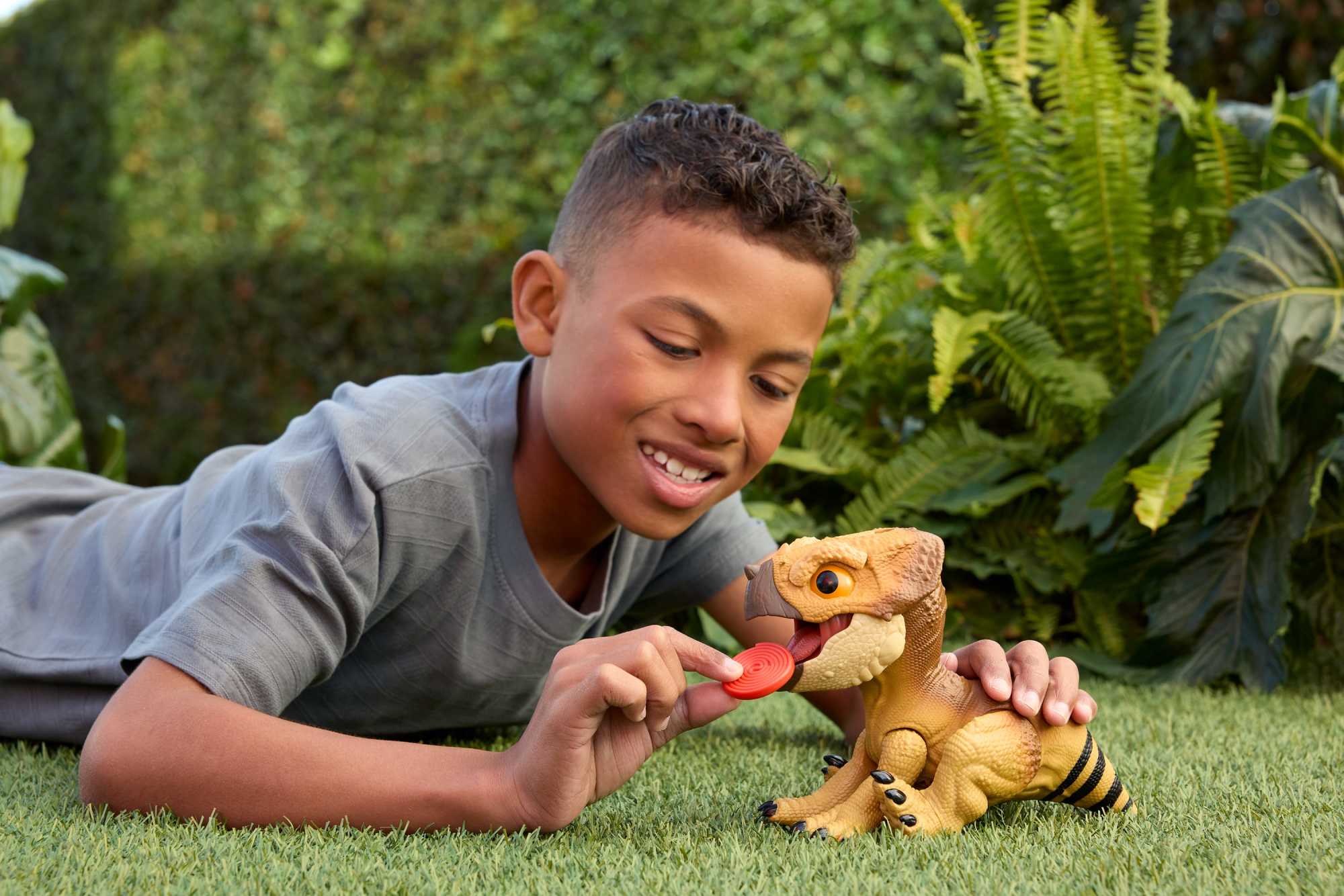 Dinosaurio de juguete interactivo Aquilops Jurassic World Mattel 2