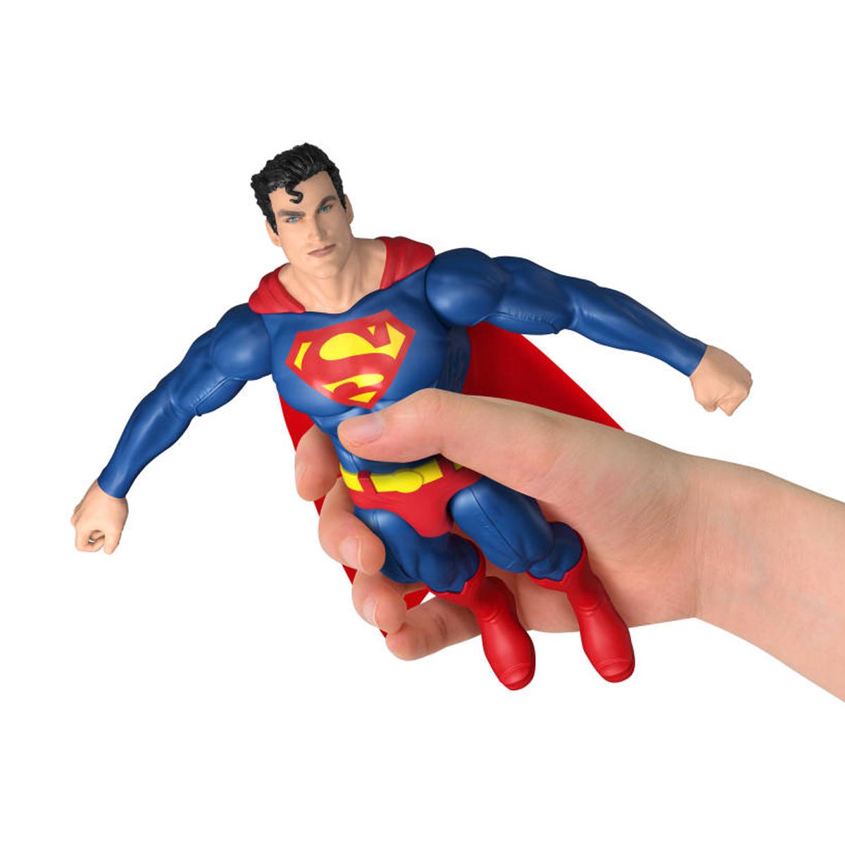 Figura Superman 30 cm con capa de tela y 7 puntos de articulación Universo DC 2