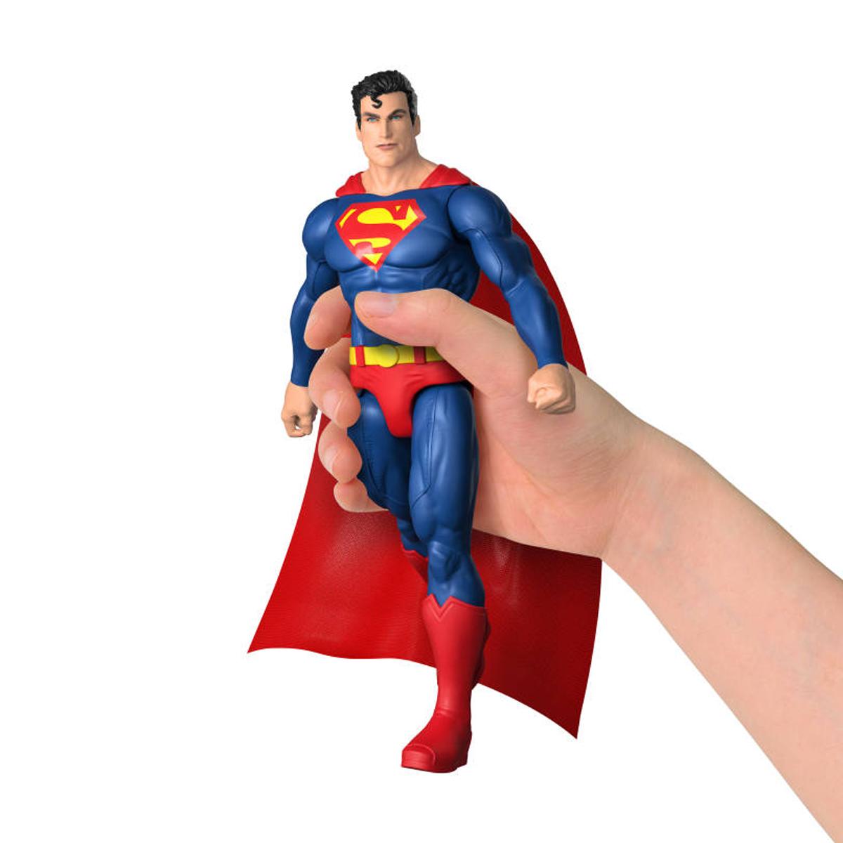 Figura Superman 30 cm con capa de tela y 7 puntos de articulación Universo DC 3