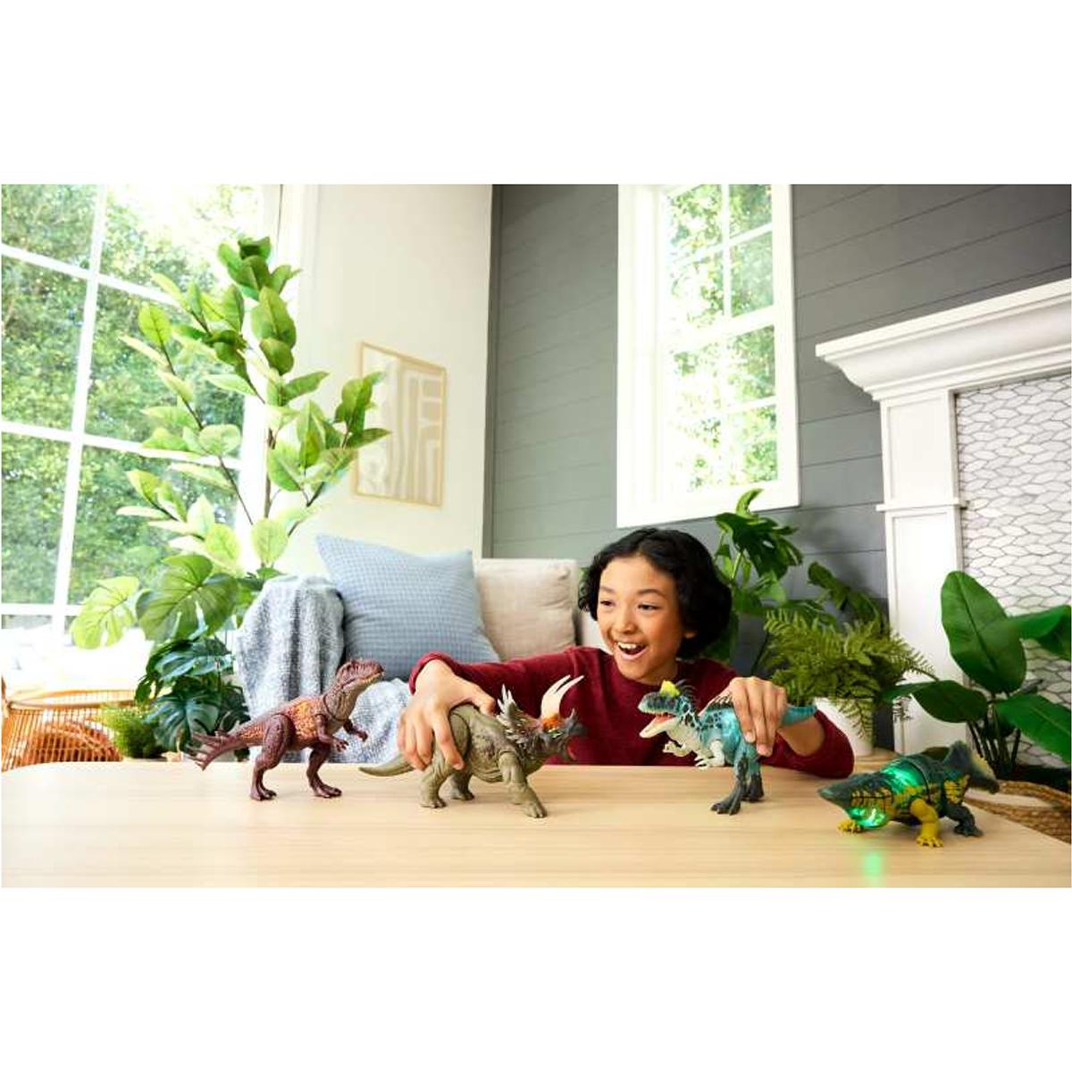 Imagen 2 de Figura Tricerátops con rugidos, luces, ataque y código para juego digital Jurassic World