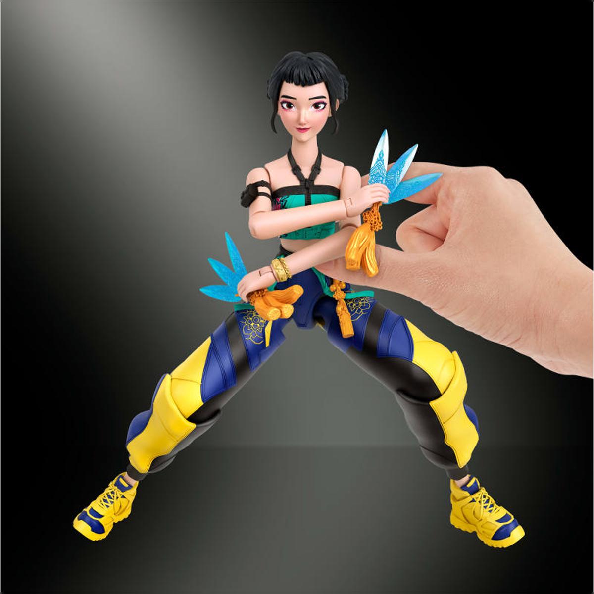 Imagen 2 de Figura Zoey de las HUNTR/X 14,2 cm con cuchillas espirituales, accesorios y piezas intercambiables Mattel