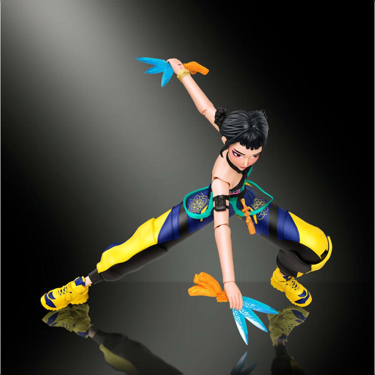 Imagen 3 de Figura Zoey de las HUNTR/X 14,2 cm con cuchillas espirituales, accesorios y piezas intercambiables Mattel