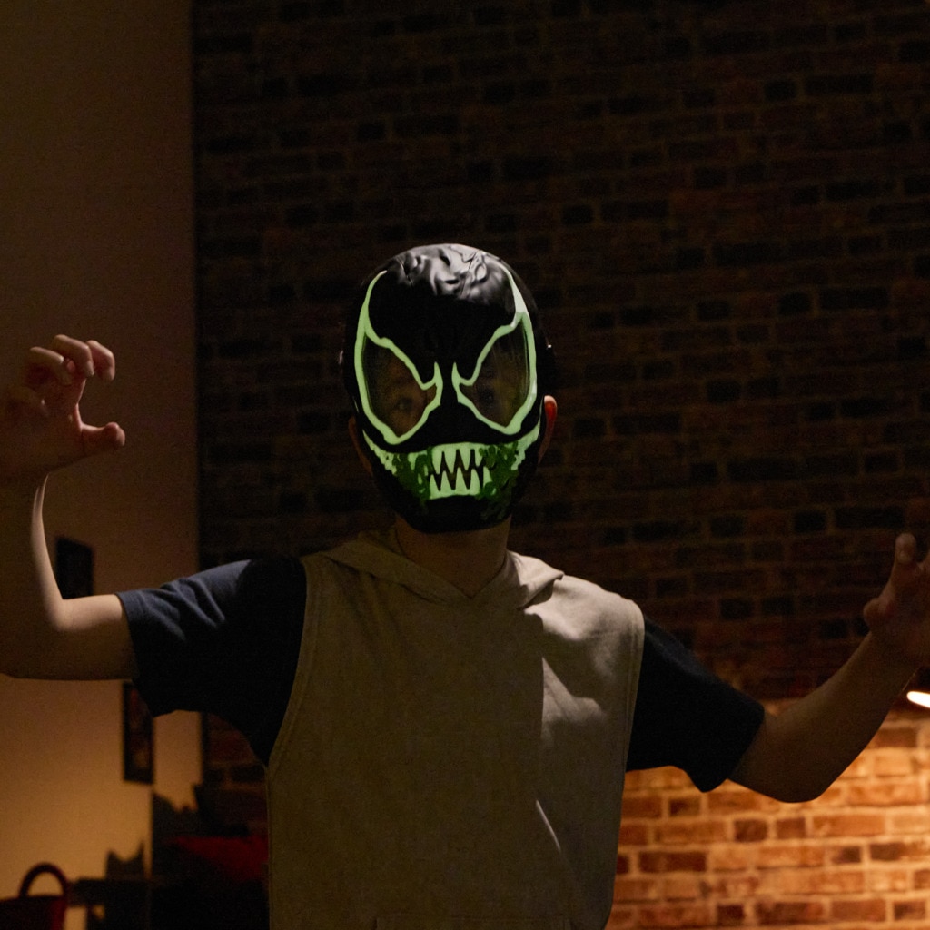 Máscara Fluorescente Venom Spiderman 9
