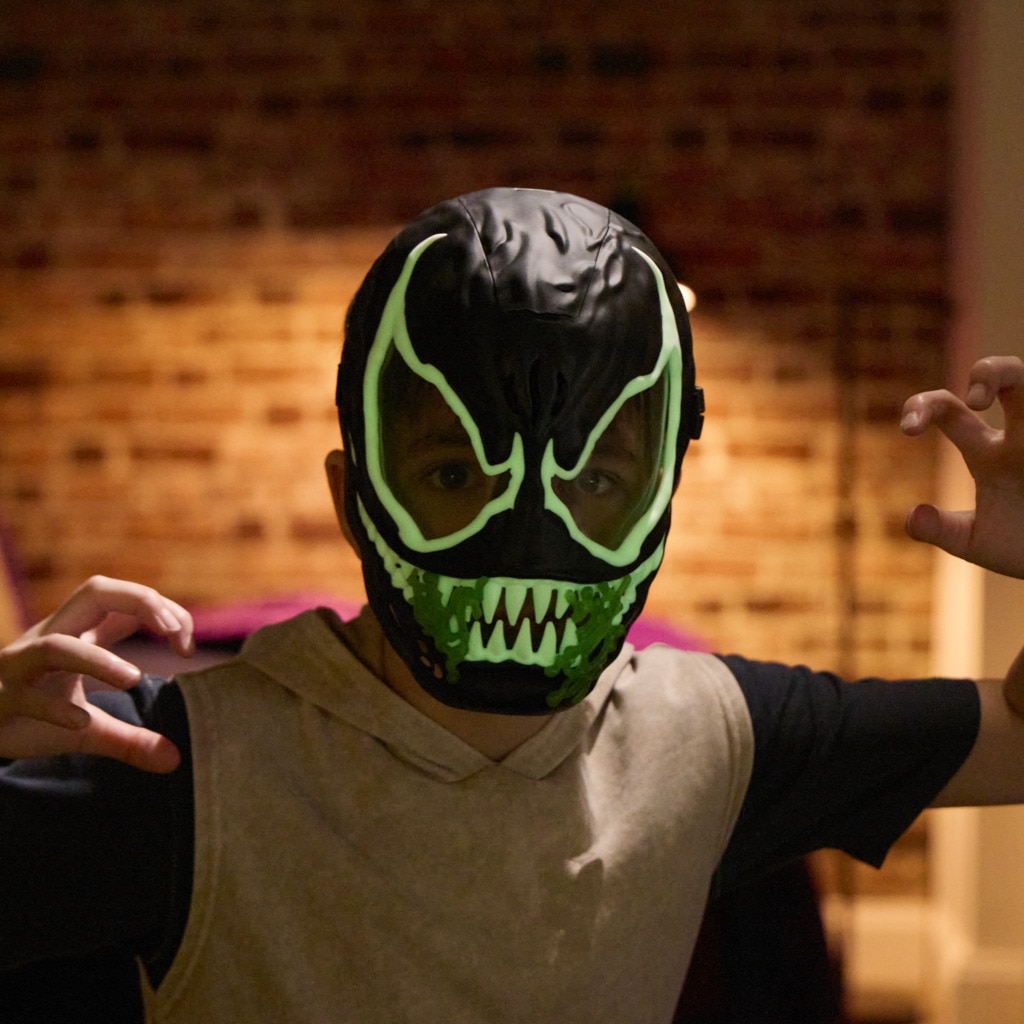 Máscara Fluorescente Venom Spiderman 10