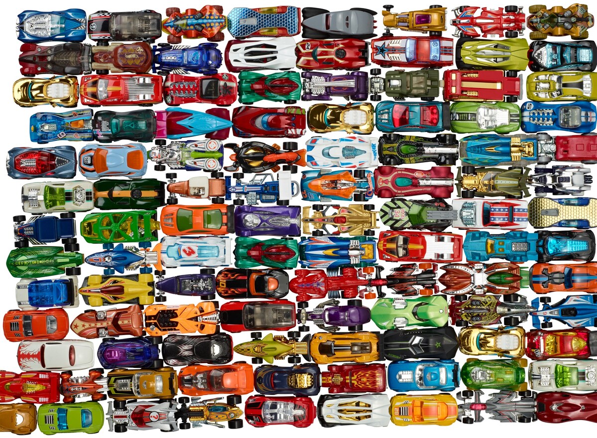 Hot Wheels Coches de juguete básicos pequeños, Modelos surtidos, 1 unidad 7