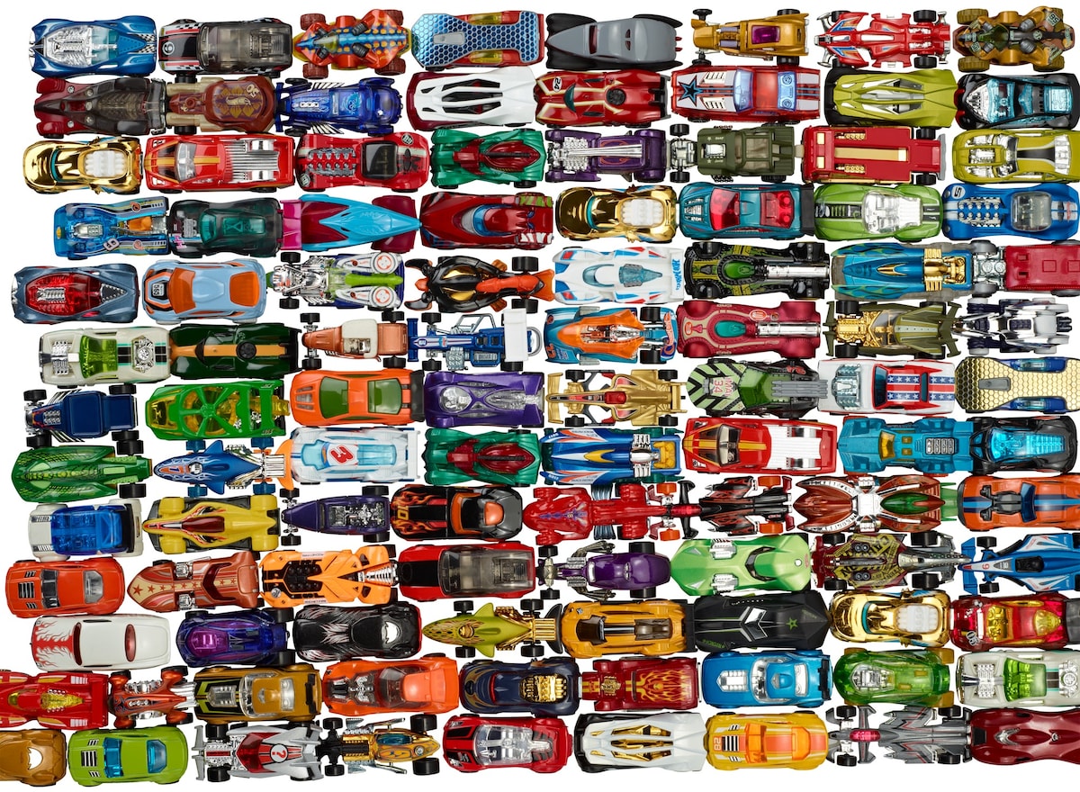 Hot Wheels Coches de juguete básicos pequeños, Modelos surtidos, 1 unidad 7