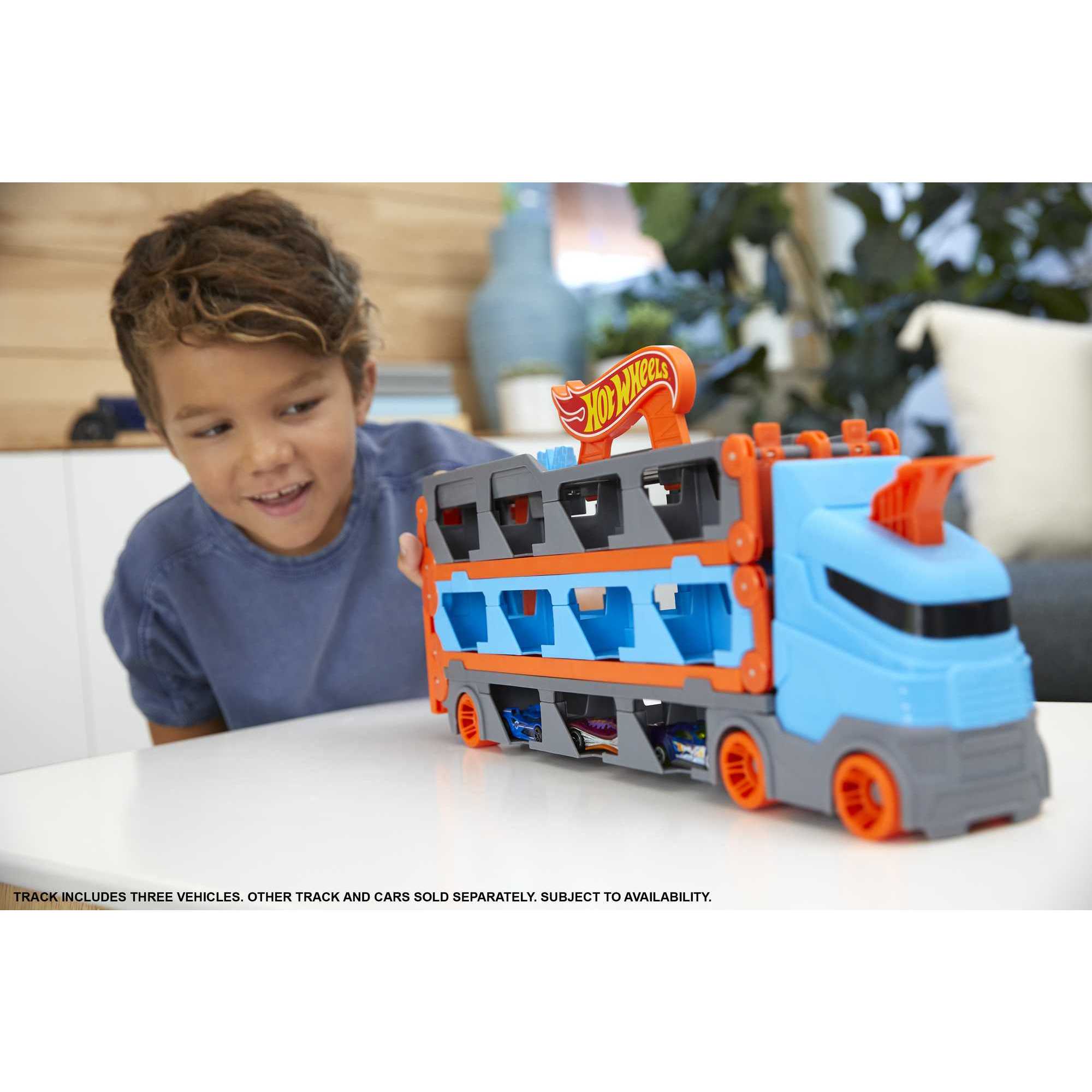 Hot Wheels Camión de transporte convertible en pista para coches de juguete 2