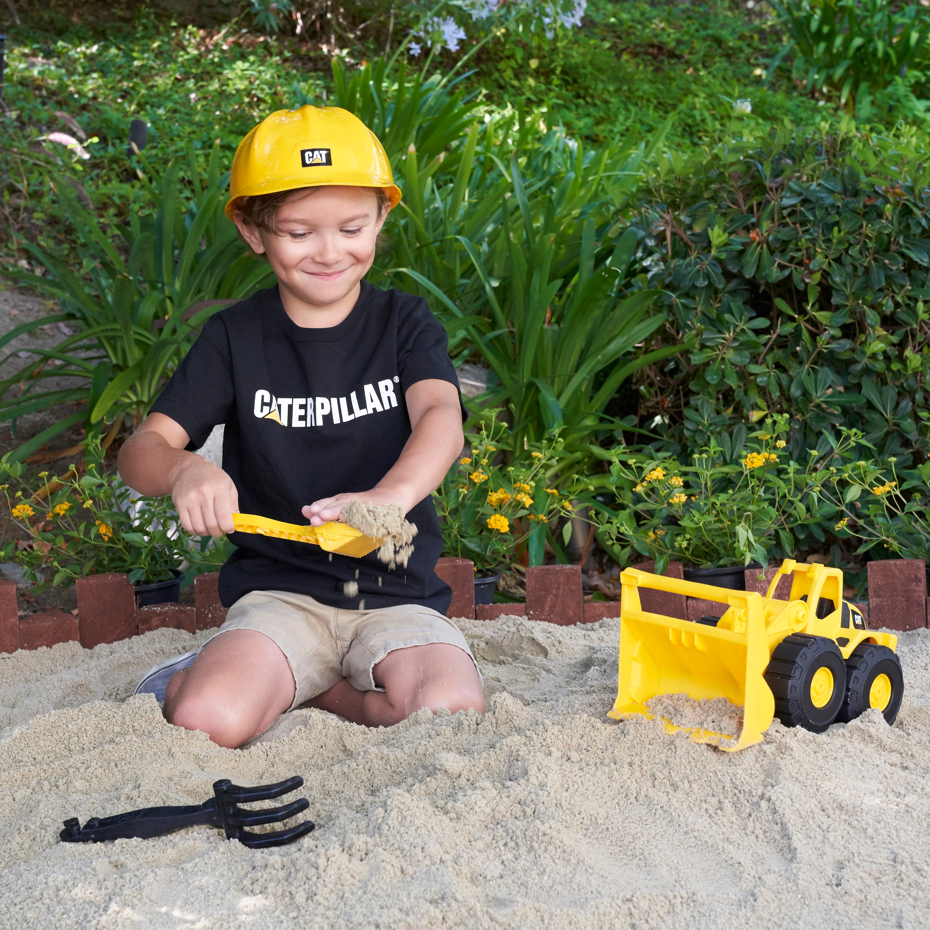 Set Vehículo 25 cm de Construcción Rastrillo y Casco para arena Cat 3