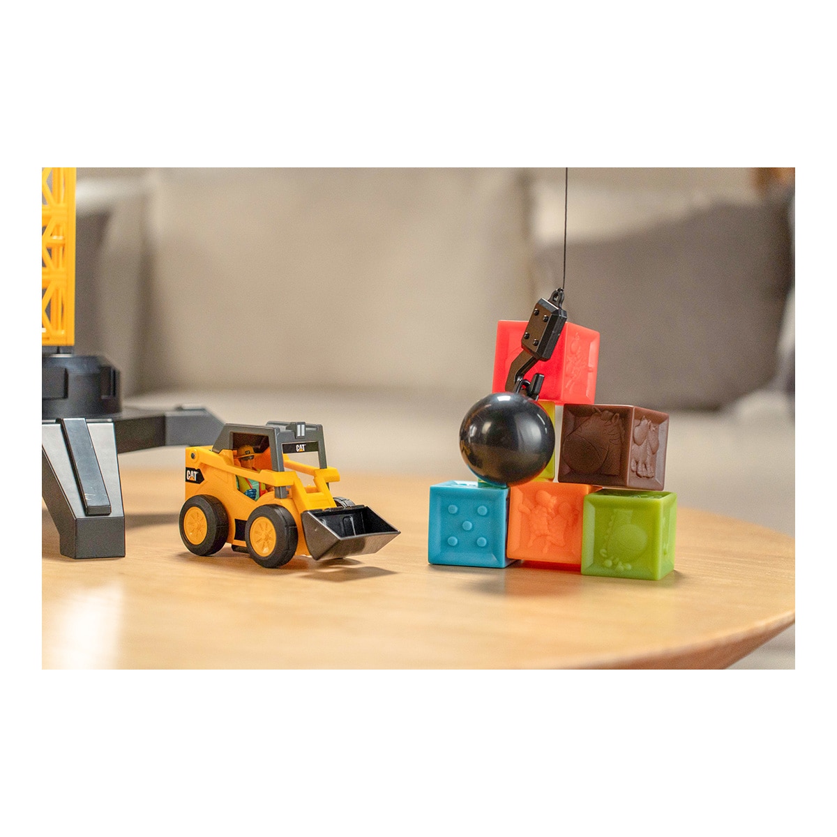 Grúa radiocontrol inalámbrica con rotación 360º y luces Cat Workforce Funrise Toys 9
