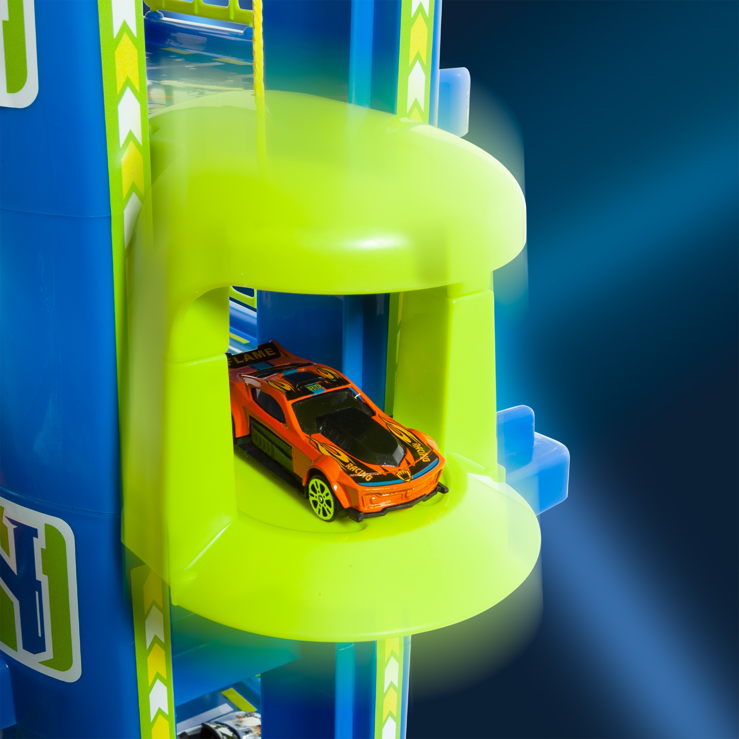 Parking 6 plantas con tapiz y coche Molto 4