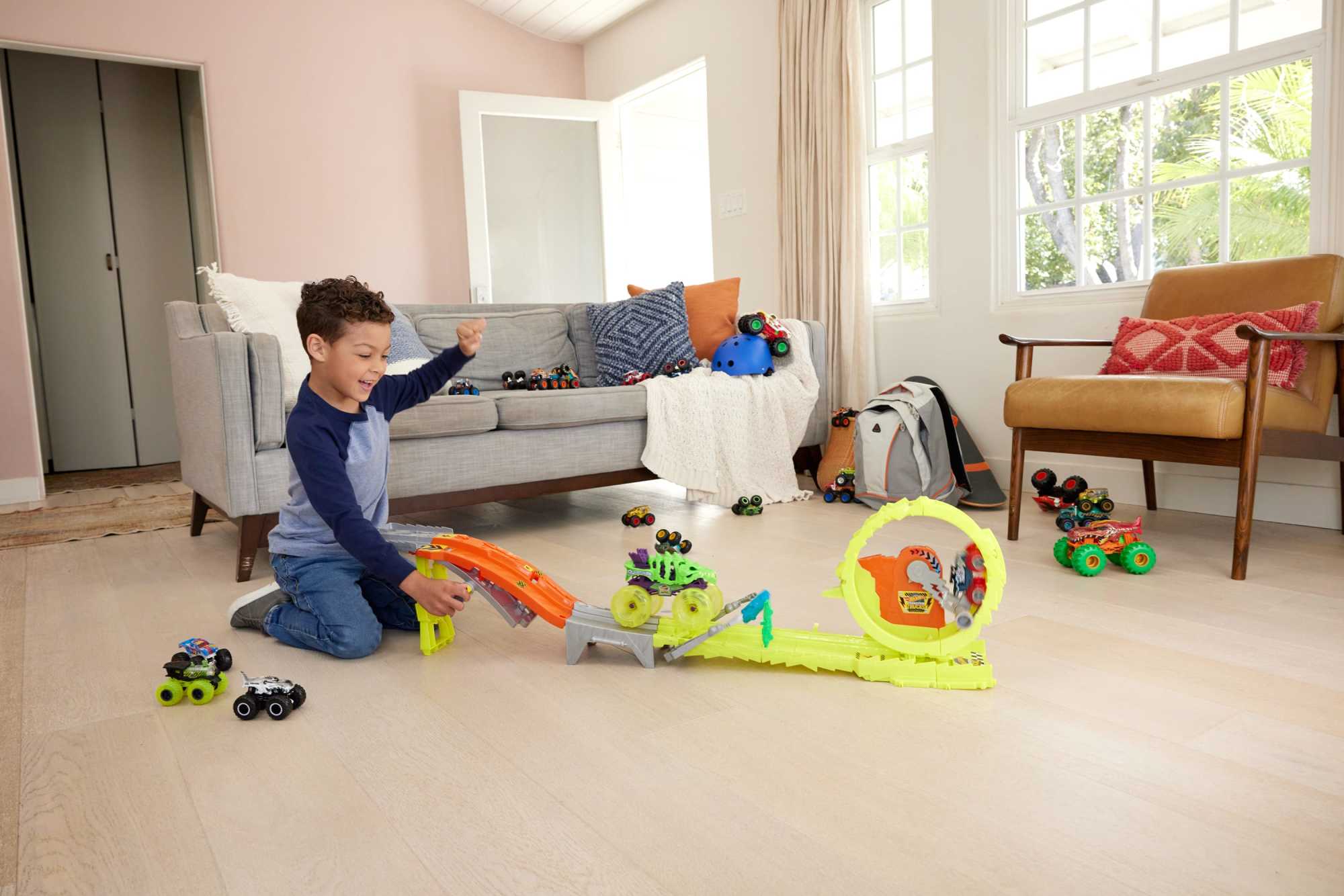 Pista Charge & Chase Challenge Monster Trucks Hot Wheels 3
