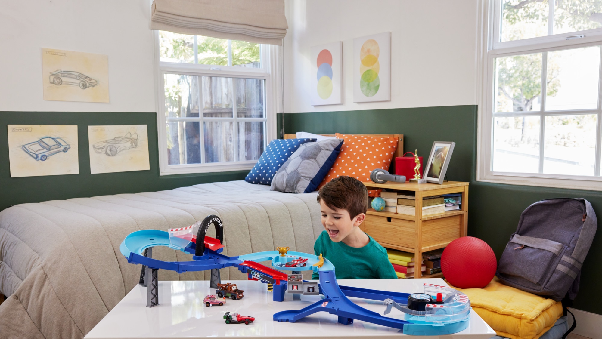 Pista para coches de juguete Global Racers Cup Pista de salto GRC Disney Pixar Cars Mattel 3