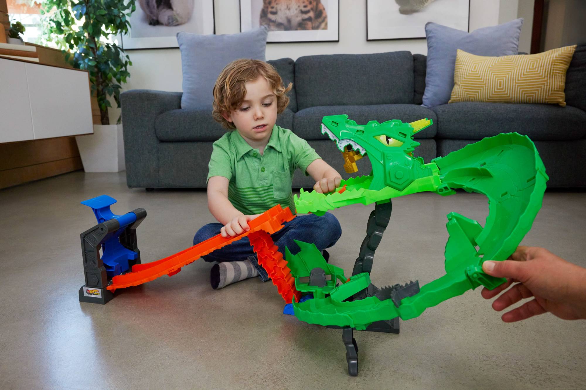 Pista MT Sharks vs. Dinos Destrucción del dragón Monster Trucks Hot Wheels 2