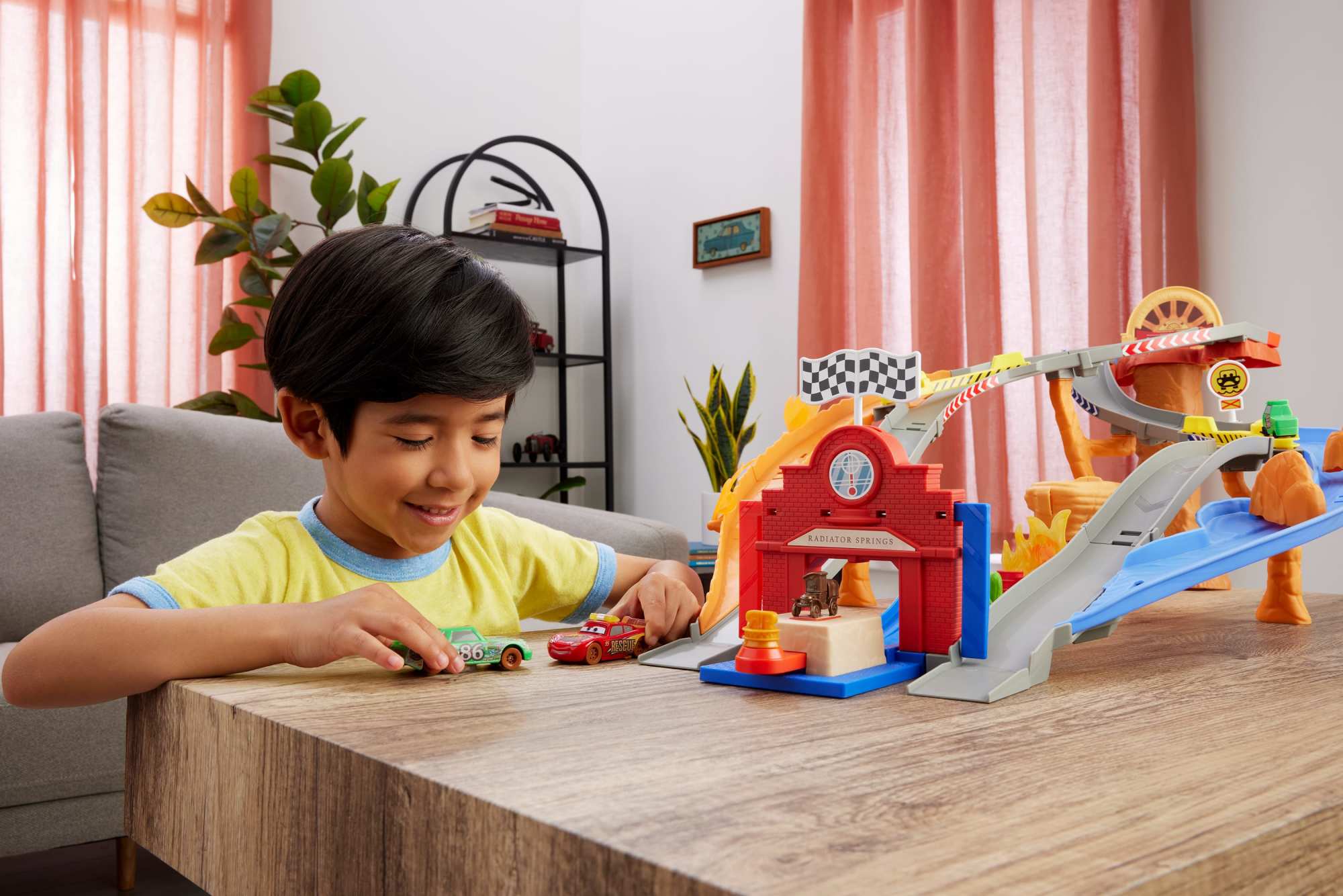 Pista Radiador Springs Carrera y rescate  Disney Pixar Cars 3