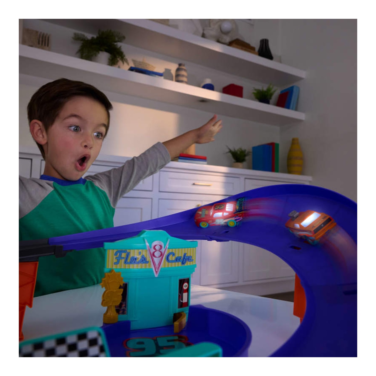 Pista de celebración con Rayo McQueen Disney Pixar Cars Cars Mattel 2