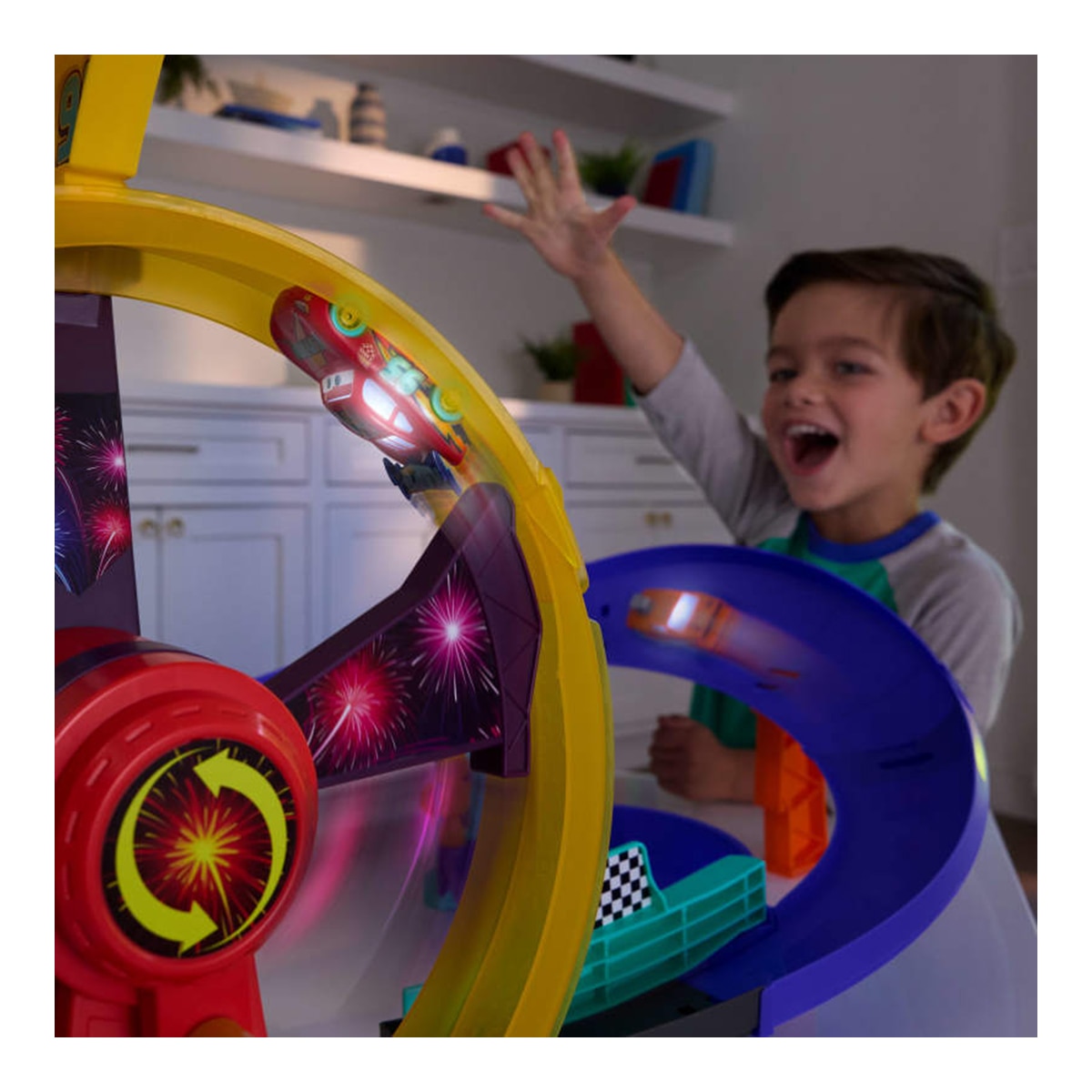 Pista de celebración con Rayo McQueen Disney Pixar Cars Cars Mattel 3