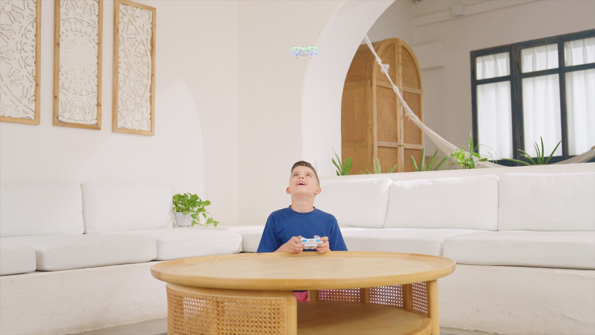 Neon dron acrobático, con transmisión 2.4 GHz de 3 canales y luces LED 16