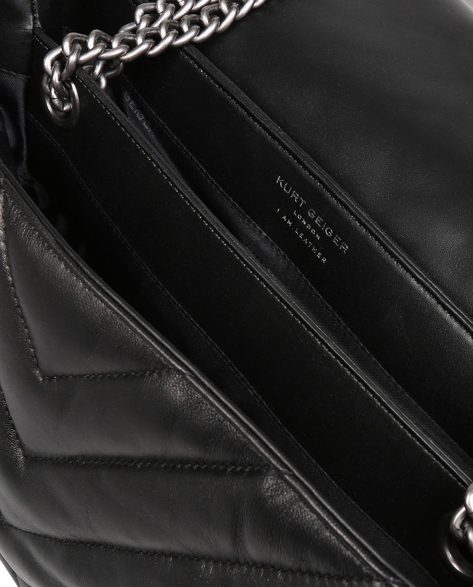 Mala a tiracolo grande Kensington em pele acolchoada preta com aba e corrente Preto-4
