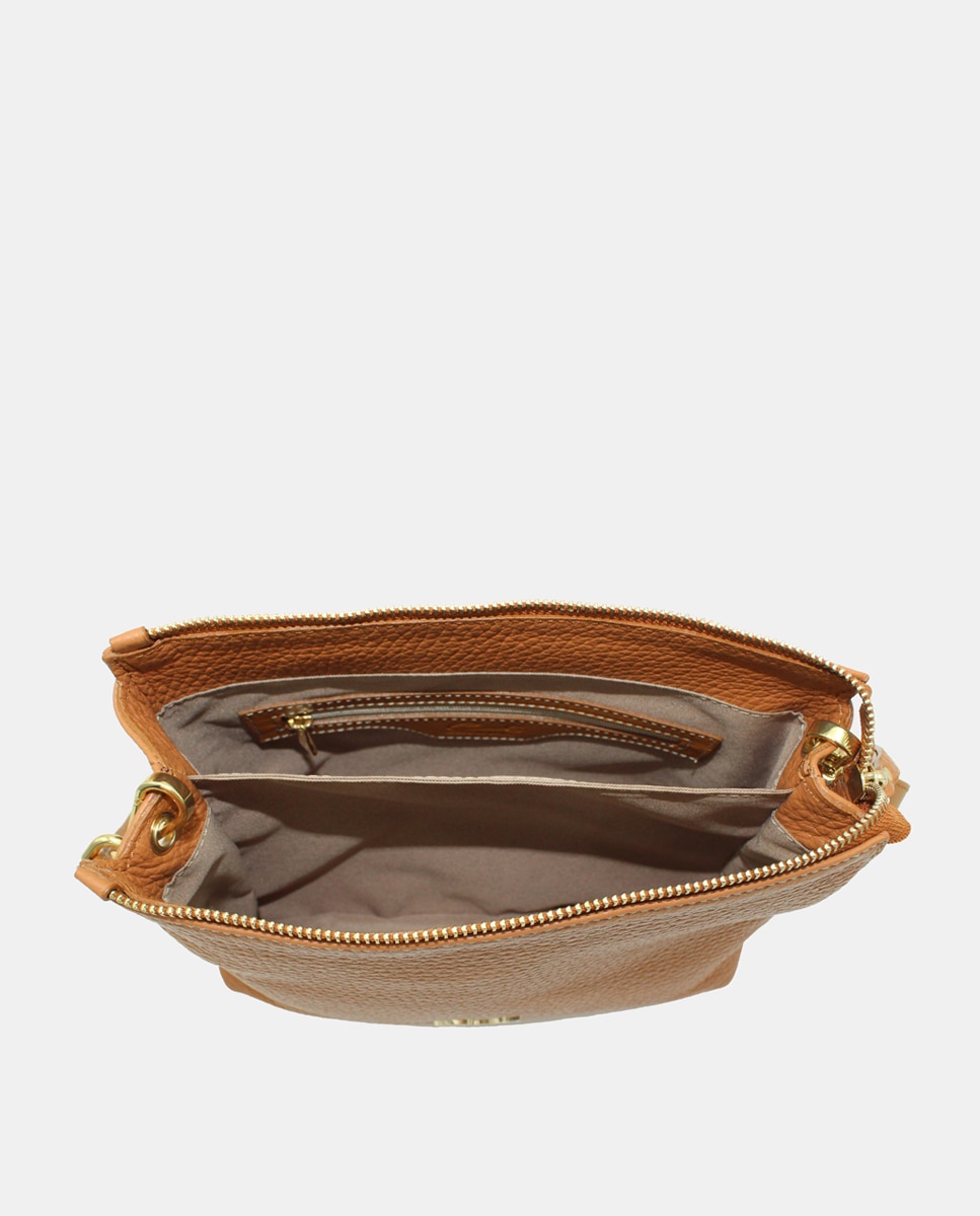 Mala Crossbody Emotion com Fecho de Correr e em Pele Camel-4