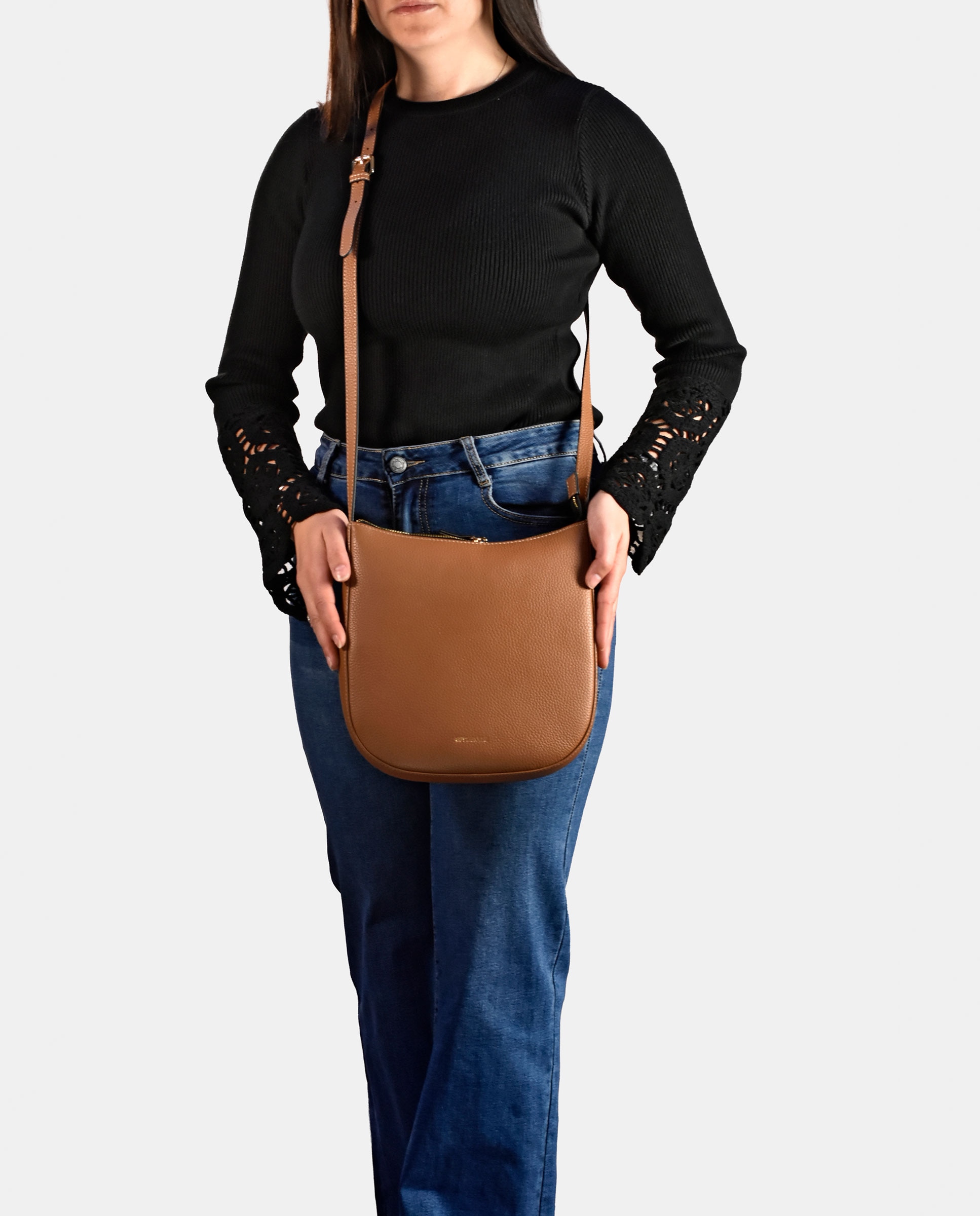 Mala Crossbody em Pele com Bolso Traseiro Camel-4