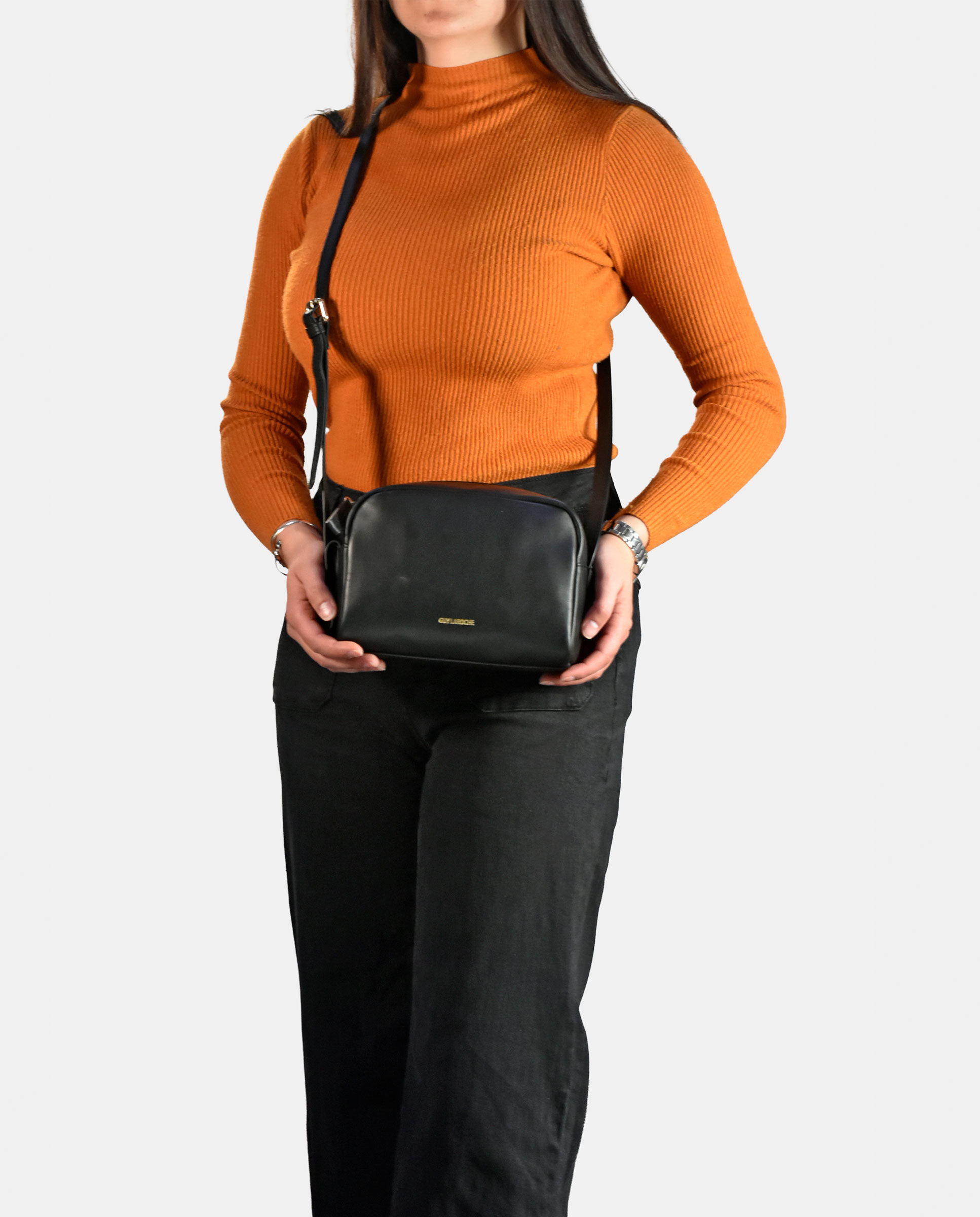 Mala Crossbody em Pele com Fecho de Correr Preto-4