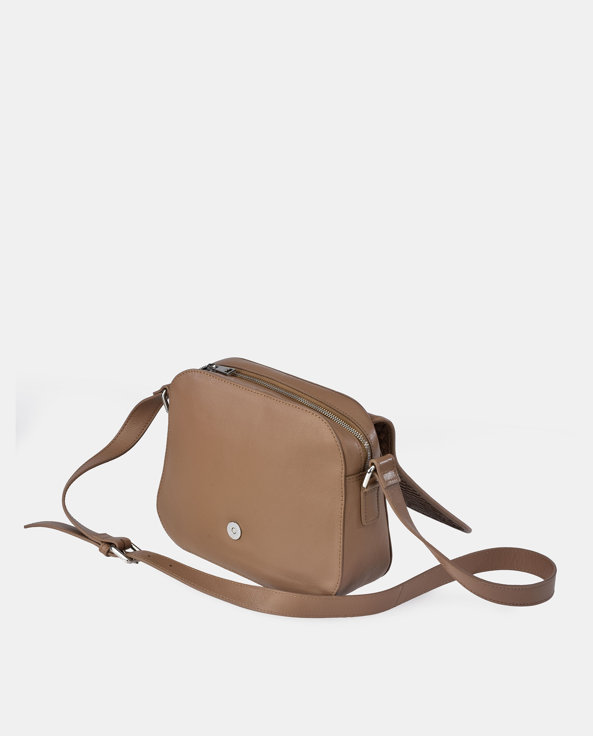 Mala Crossbody em Pele Entrançada com Aba Castanho-4