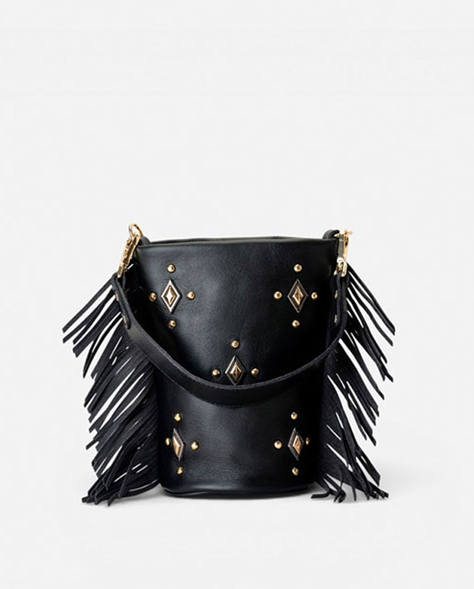 Imagen 0 de Bolso pequeño de piel con flecos en los laterales, tachuelas decorativas en el frente y doble asa ancha Negro
