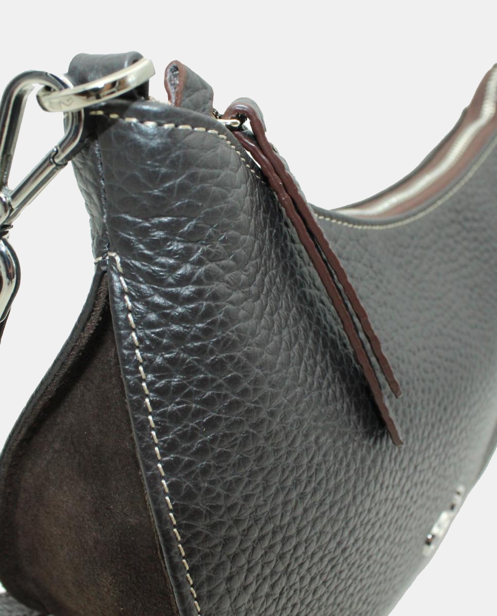 Mala Crossbody em Pele New com Granulado Grosso e Fecho de Correr Castanho-3