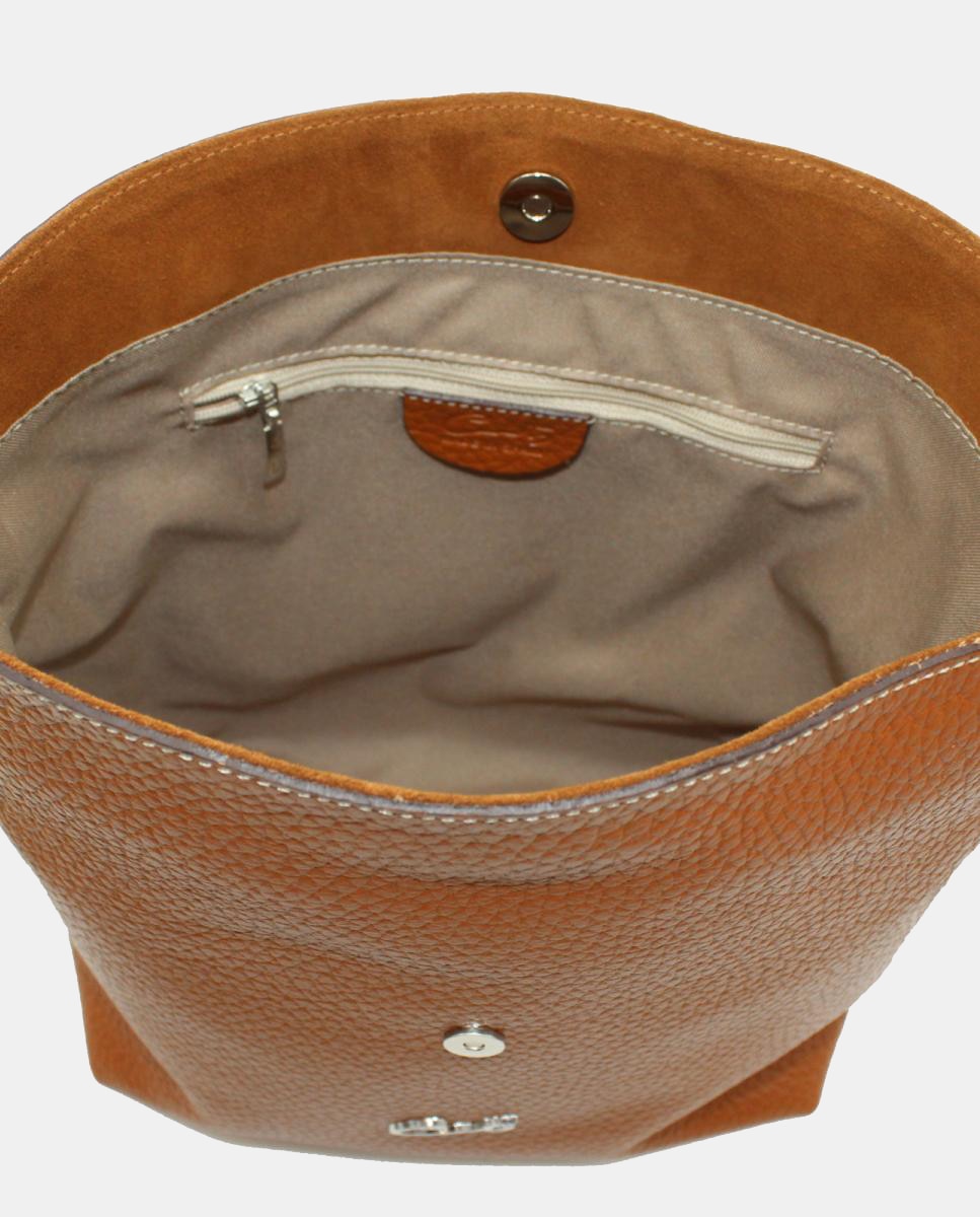 Mala Hobo com Aba de Granulado Grosso em Pele New com Fivela Castanho taupe-4