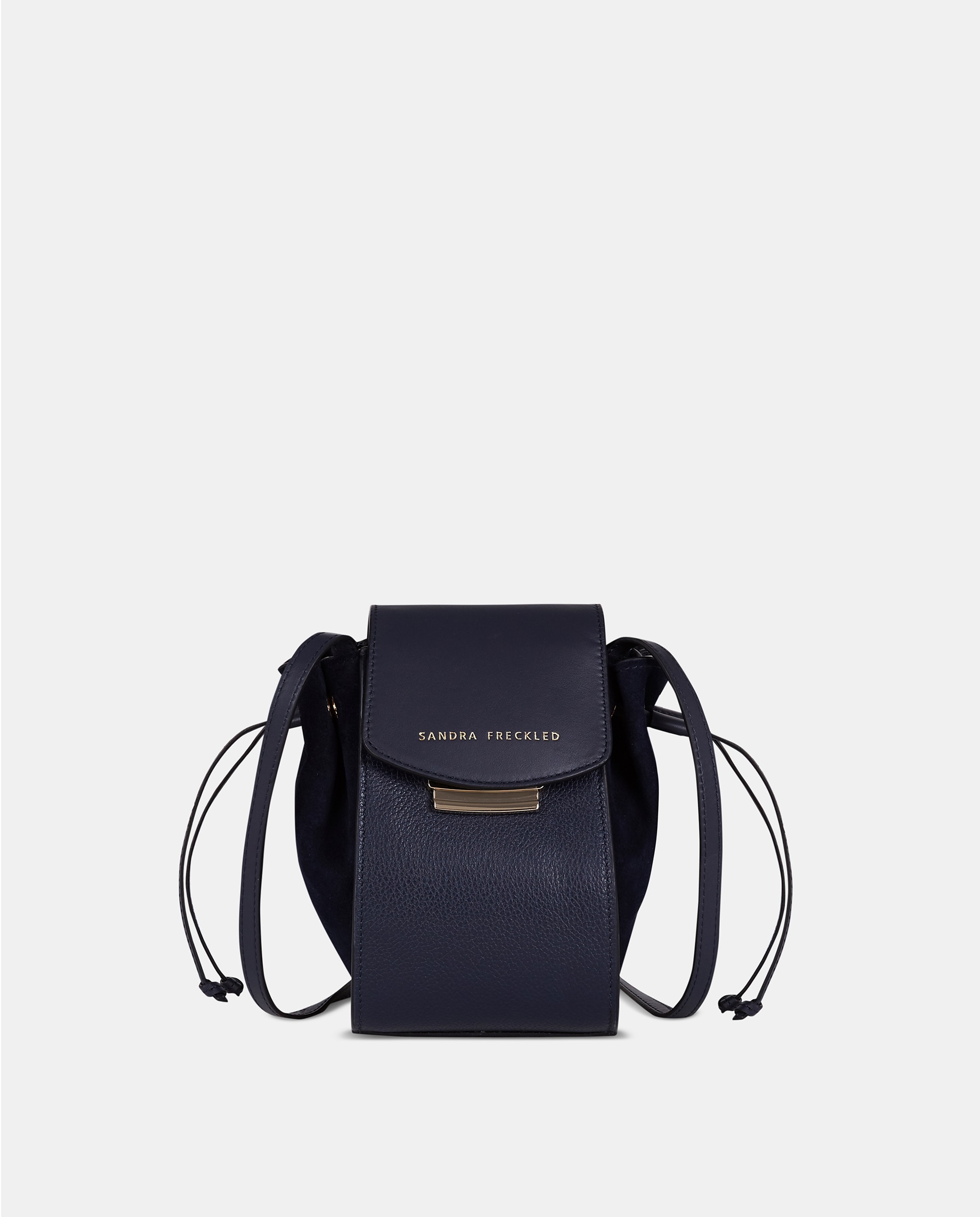 Imagem 0 de Mala Crossbody Pequena em Pele Combinada com Aba e Alças Compridas
