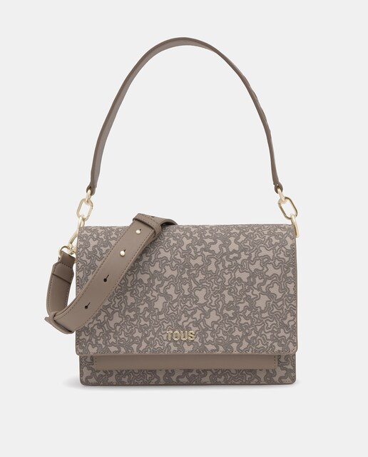 Imagen 0 de Bolso bandolera mediano con cierre de botón imantado y solapa.