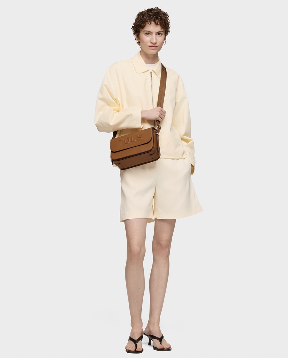 Bolso bandolera mediano con cierre de botón imantado y solapa. - Tous - Camel Camel-2