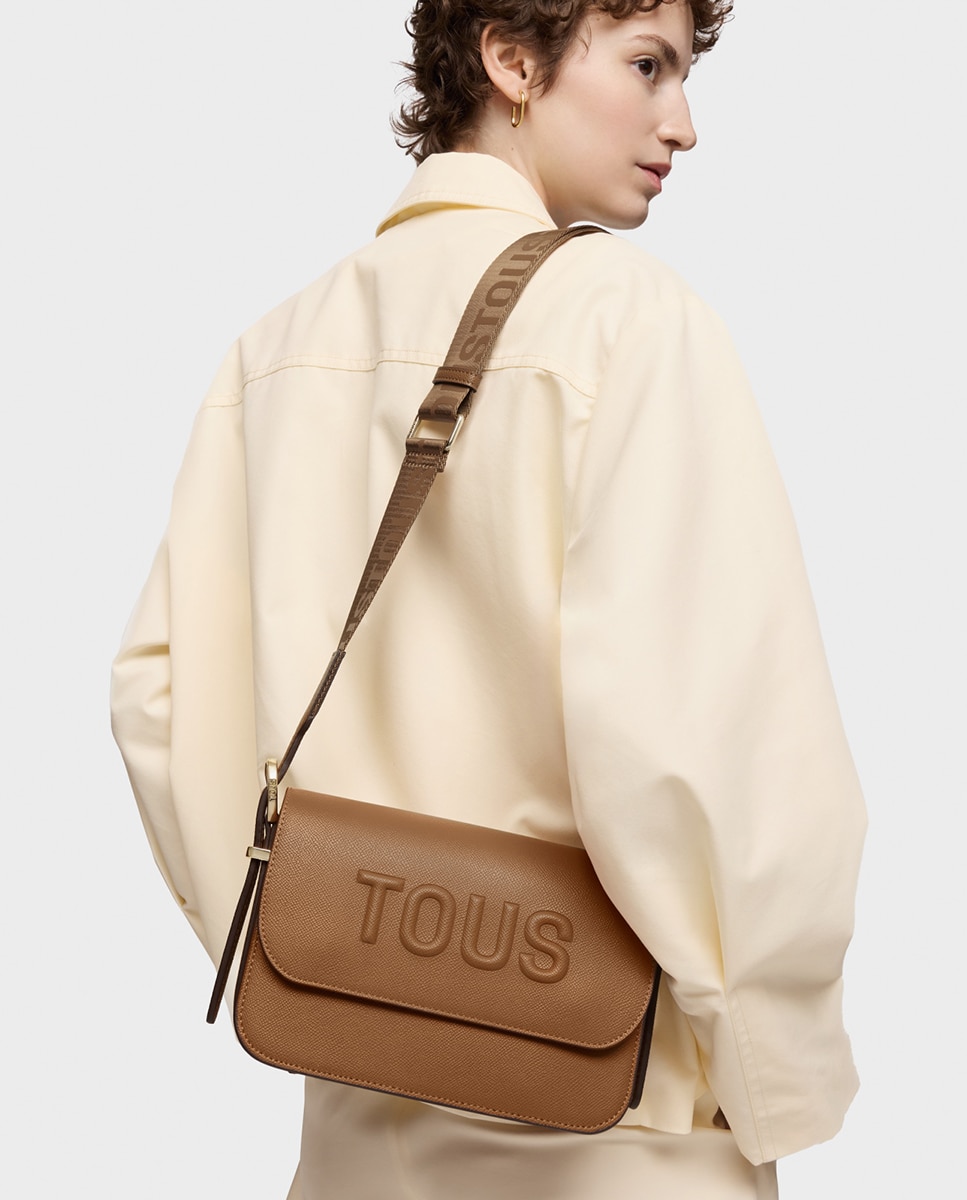 Bolso bandolera mediano con cierre de botón imantado y solapa. - Tous - Camel Camel-3