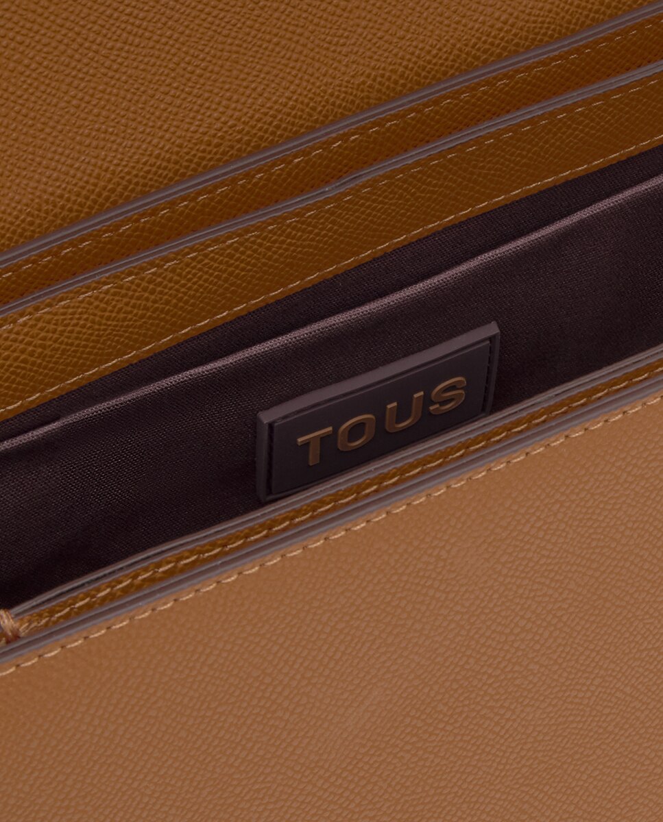 Bolso bandolera mediano con cierre de botón imantado y solapa. - Tous - Camel Camel-5